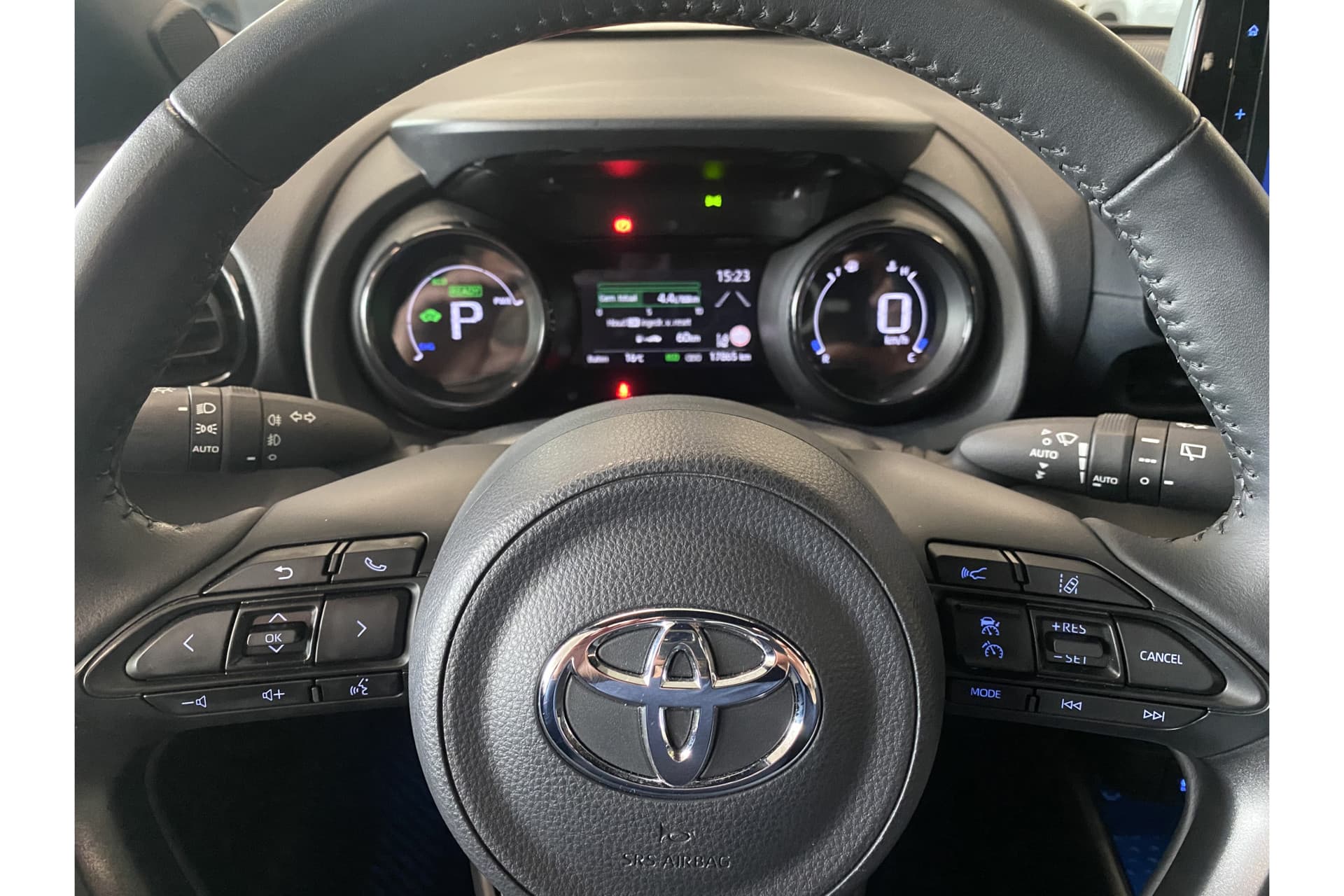 Toyota Yaris 1.5 Hybrid Executive thumbnail 21