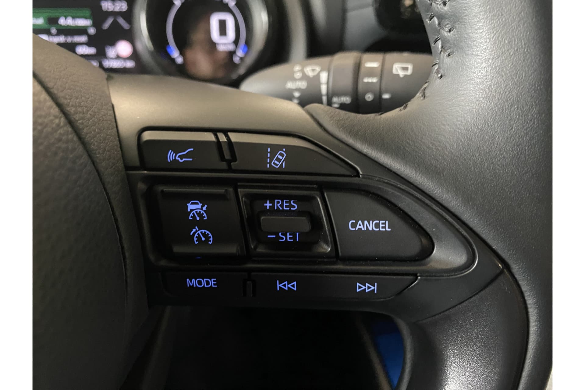 Toyota Yaris 1.5 Hybrid Executive thumbnail 25