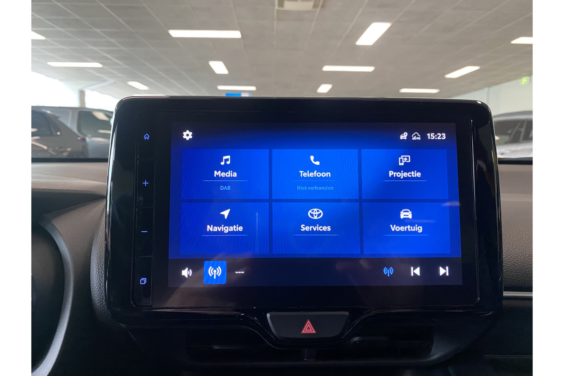 Toyota Yaris 1.5 Hybrid Executive thumbnail 28