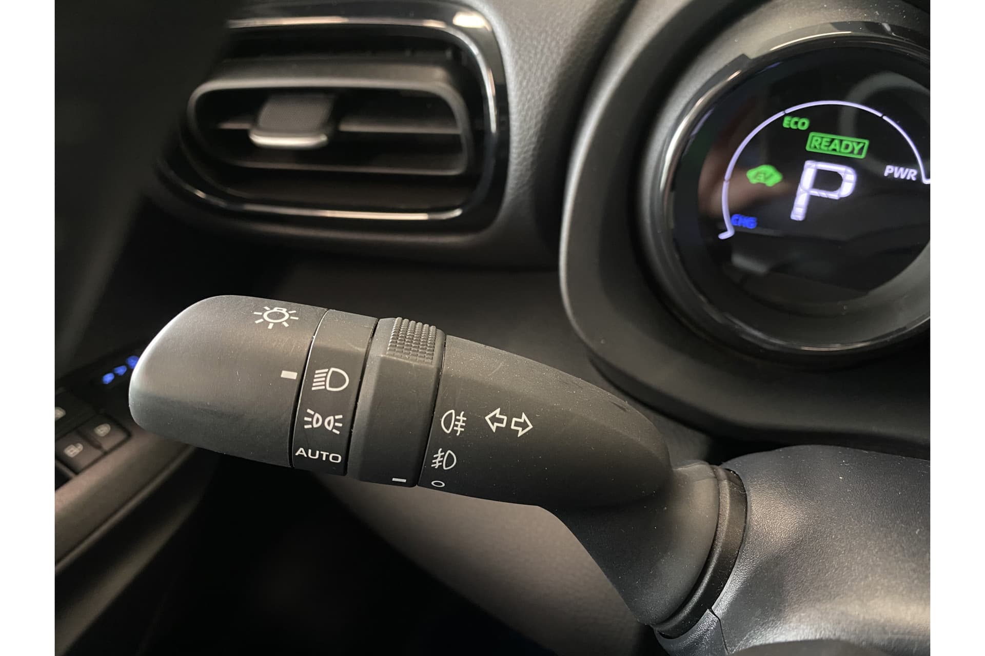 Toyota Yaris 1.5 Hybrid Executive thumbnail 29