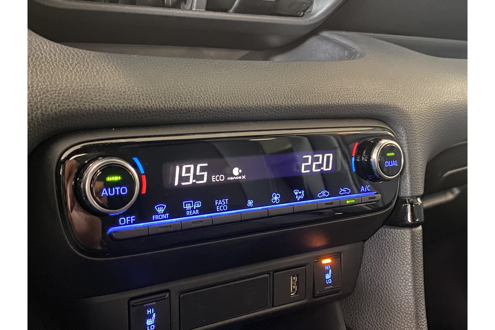 Toyota Yaris 1.5 Hybrid Executive thumbnail 31