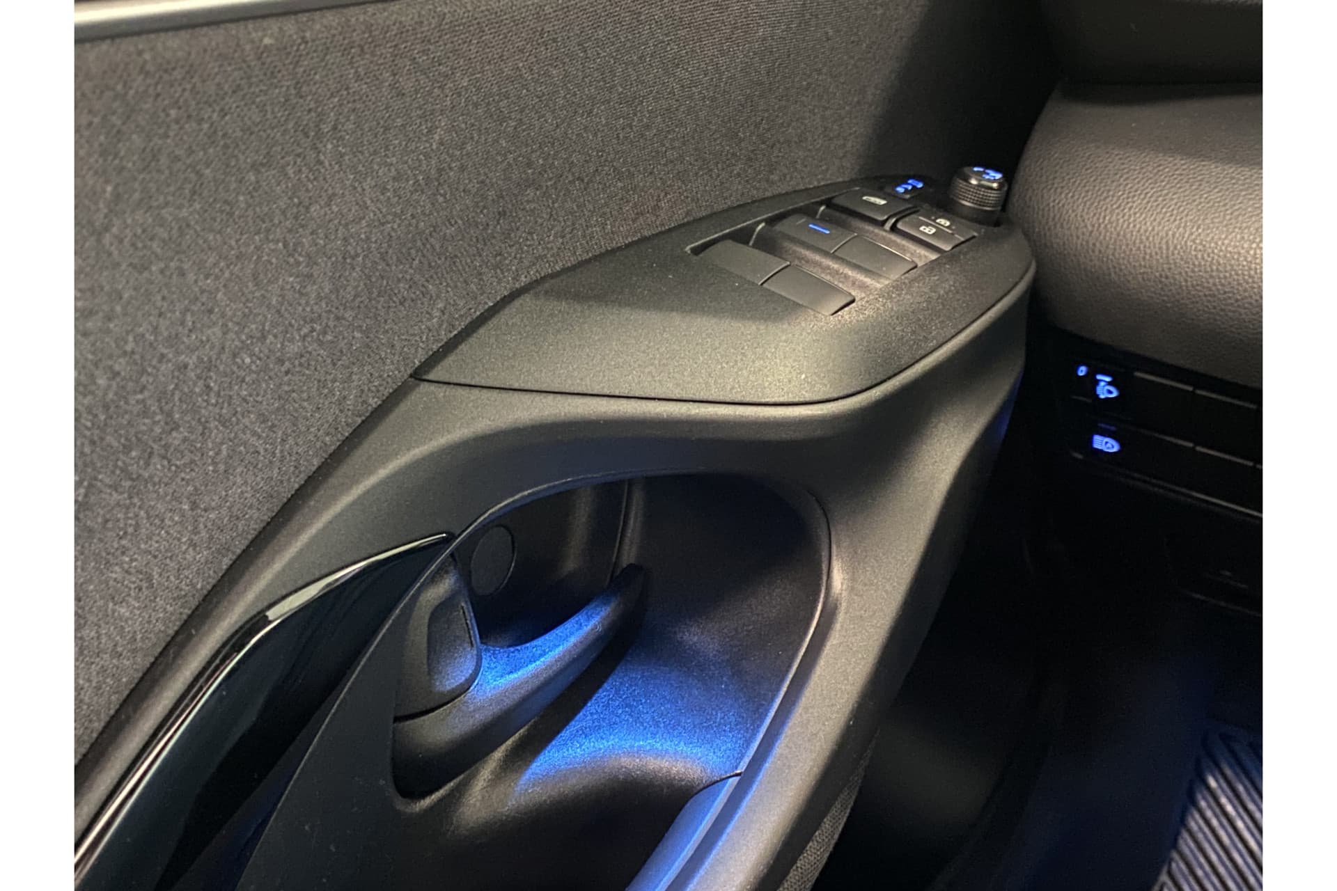 Toyota Yaris 1.5 Hybrid Executive thumbnail 36