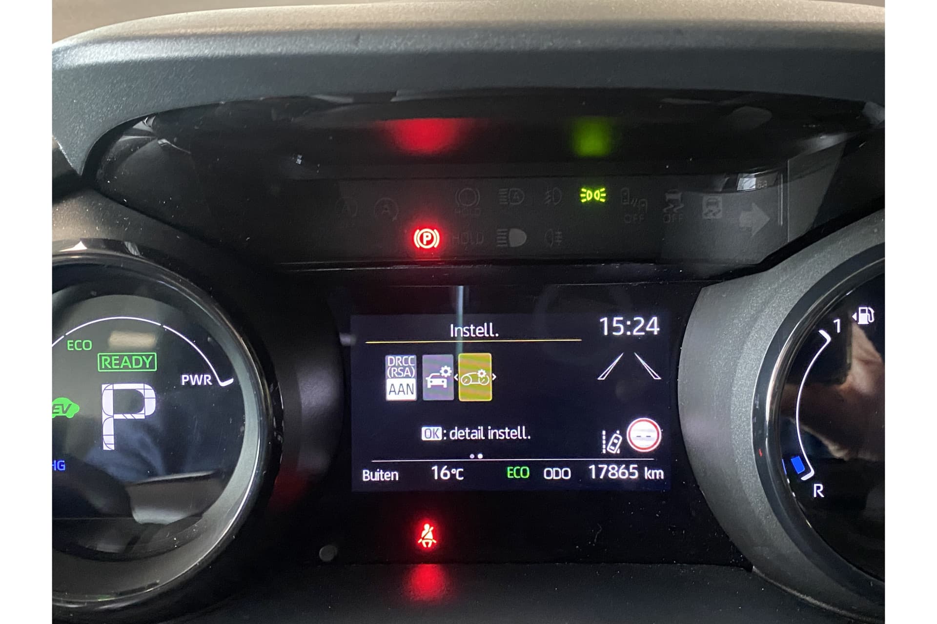 Toyota Yaris 1.5 Hybrid Executive thumbnail 37