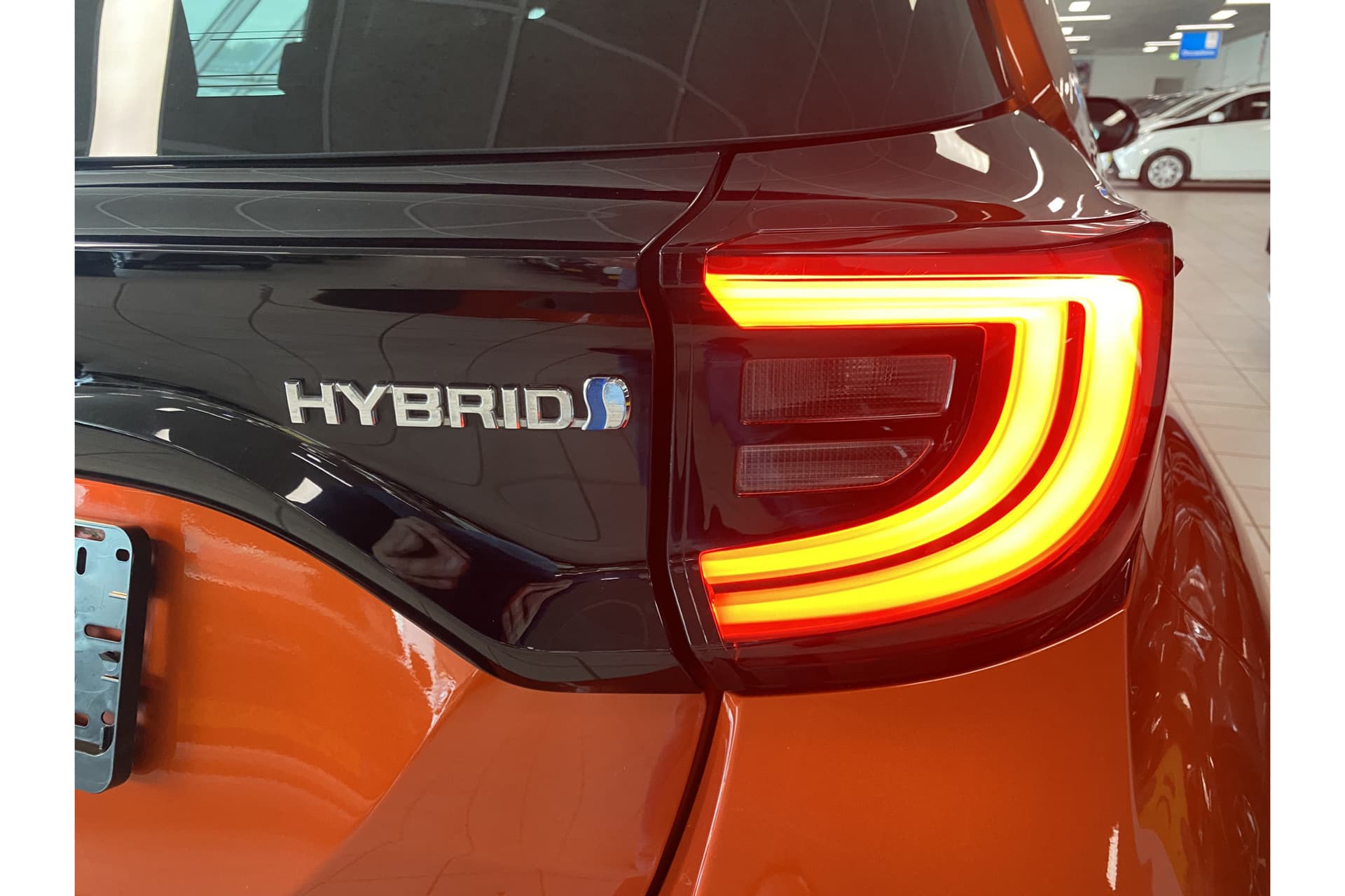 Toyota Yaris 1.5 Hybrid Executive thumbnail 6