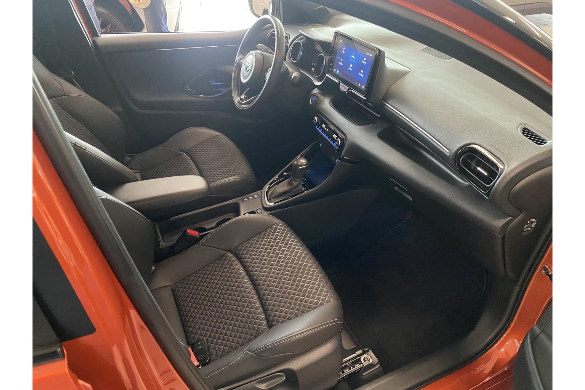 Toyota Yaris 1.5 Hybrid Executive thumbnail 7