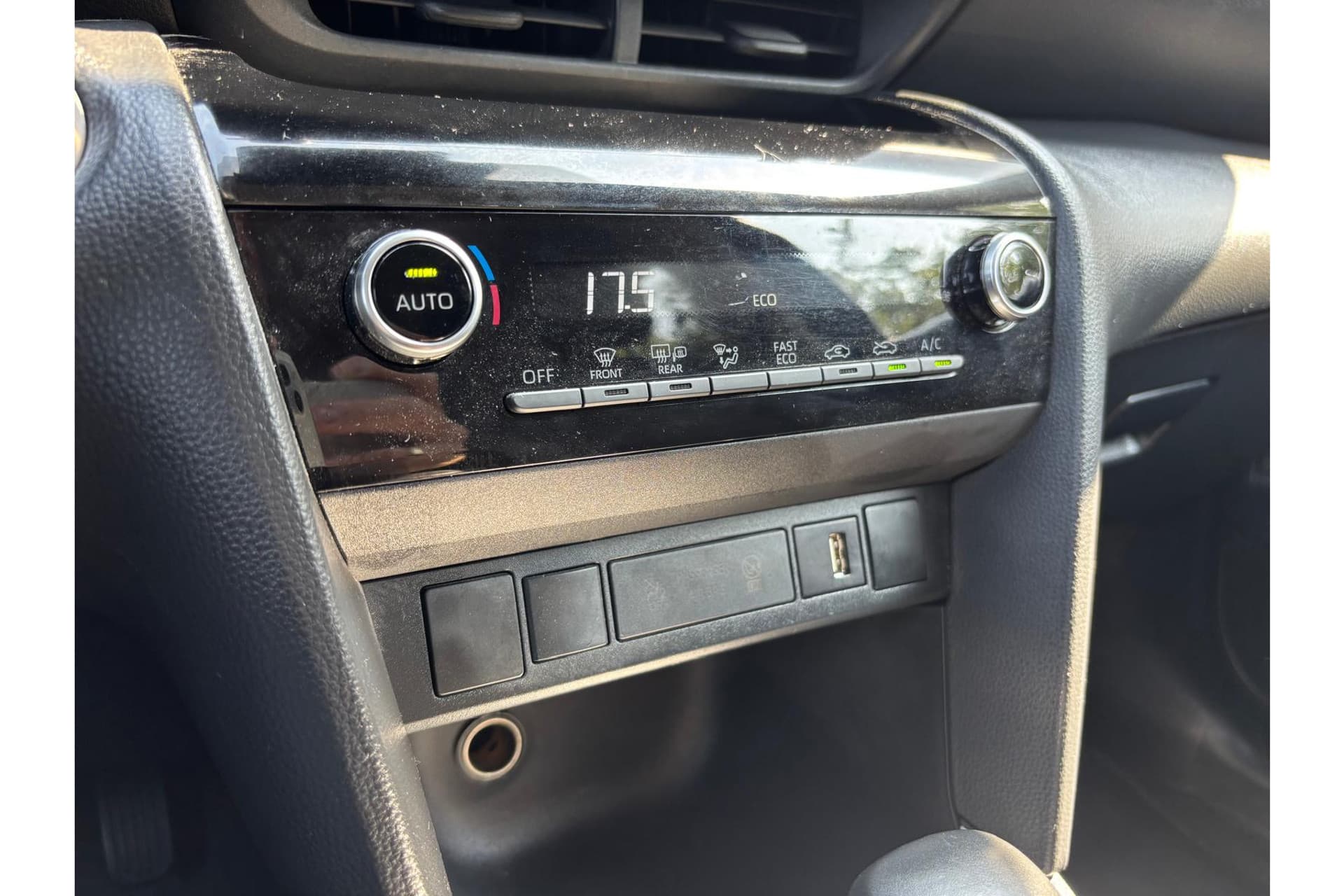 Toyota Yaris Cross 1.5 Hybrid Active Limited Parkeersensoren Navigatie thumbnail 14