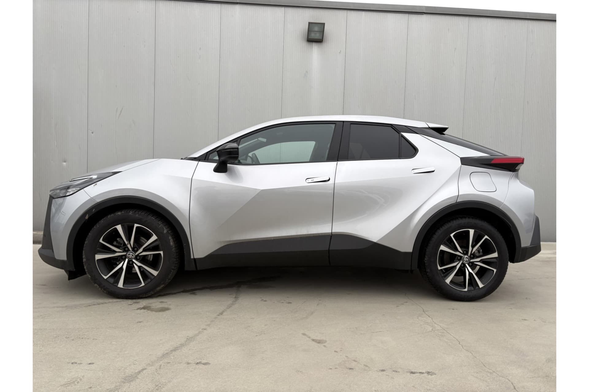 Toyota C-HR 1.8 Hybrid 140 Dynamic thumbnail 2
