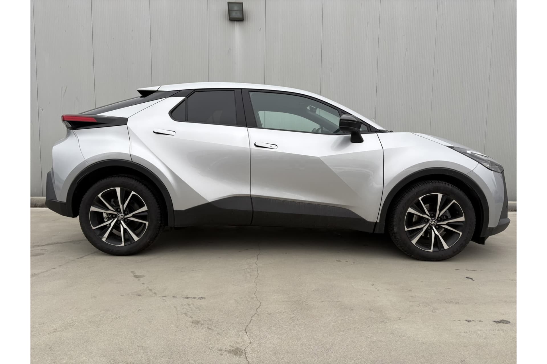 Toyota C-HR 1.8 Hybrid 140 Dynamic thumbnail 4