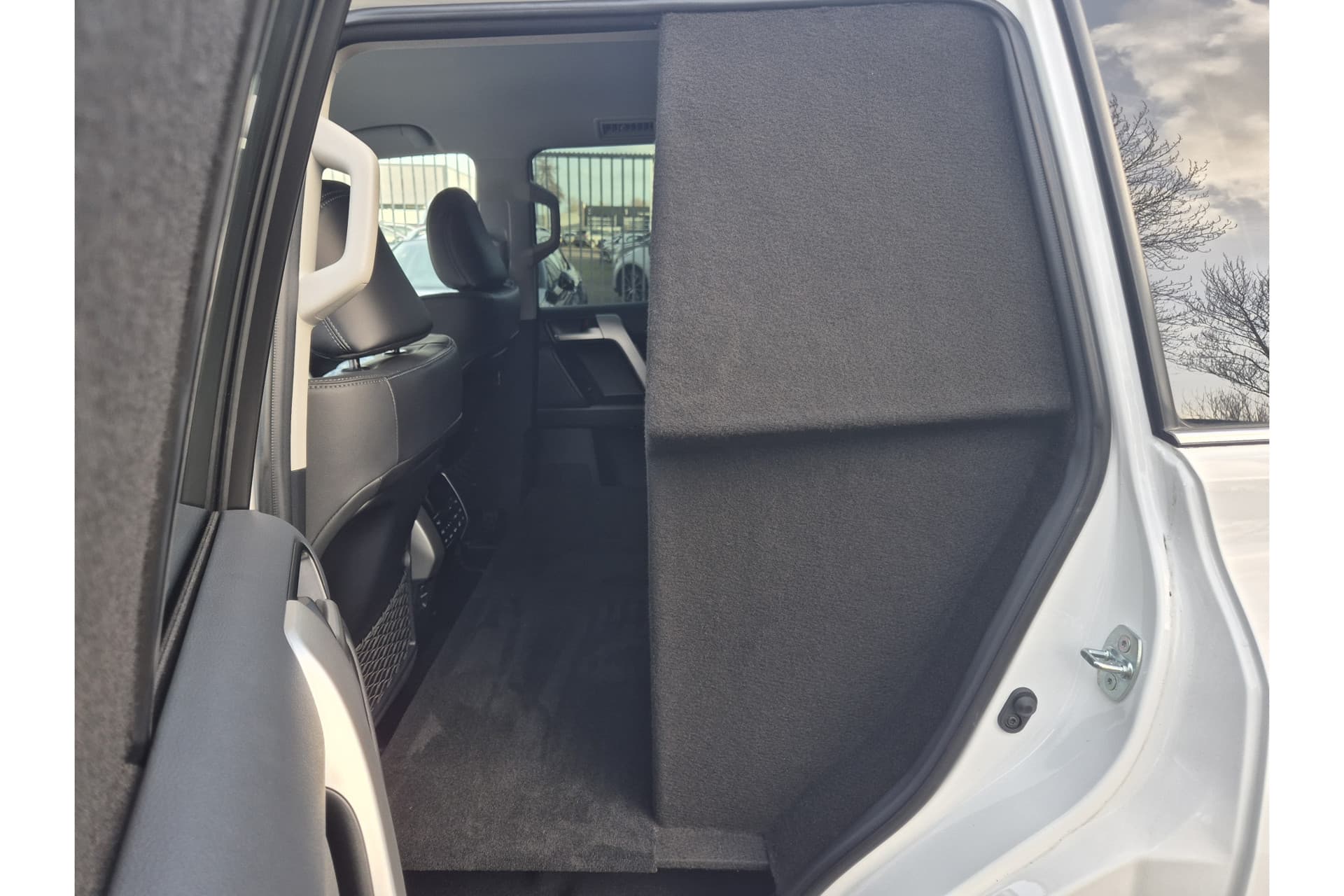 Toyota Land Cruiser 2.8 D-4D-F Professional Window Van thumbnail 14