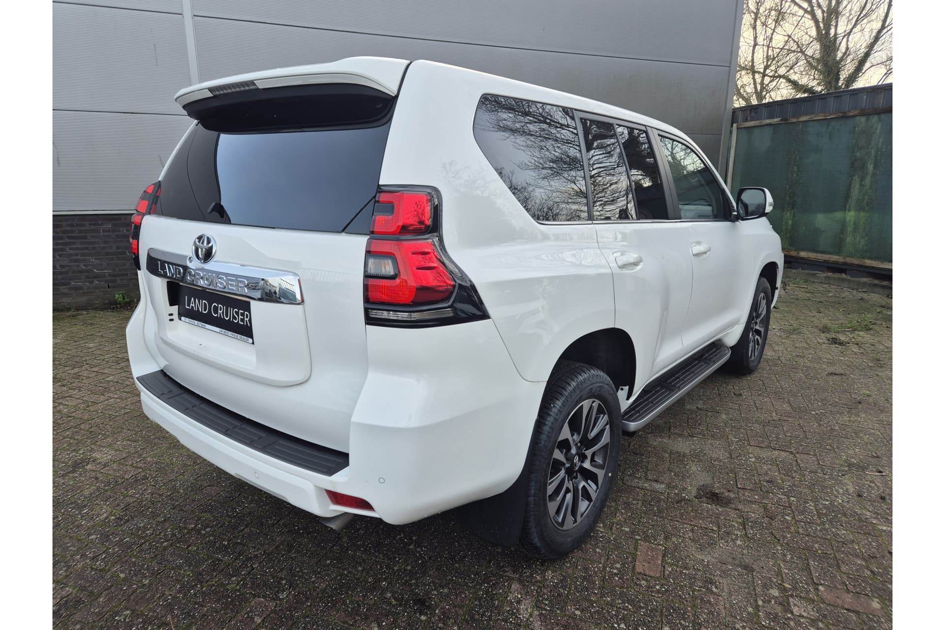 Toyota Land Cruiser 2.8 D-4D-F Professional Window Van thumbnail 16