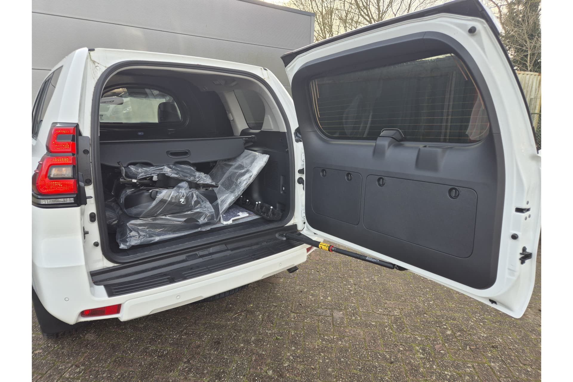 Toyota Land Cruiser 2.8 D-4D-F Professional Window Van thumbnail 19