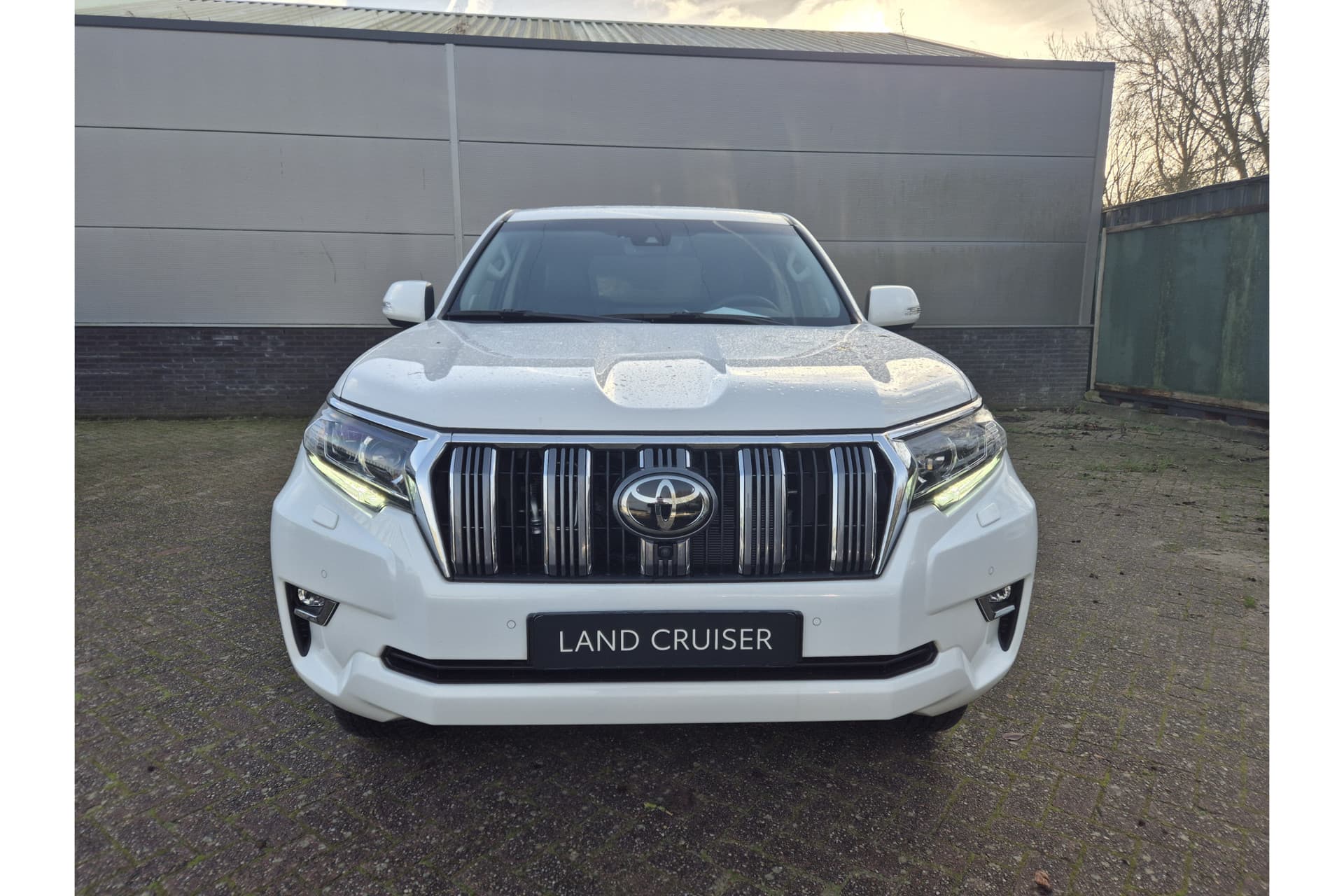 Toyota Land Cruiser 2.8 D-4D-F Professional Window Van thumbnail 2