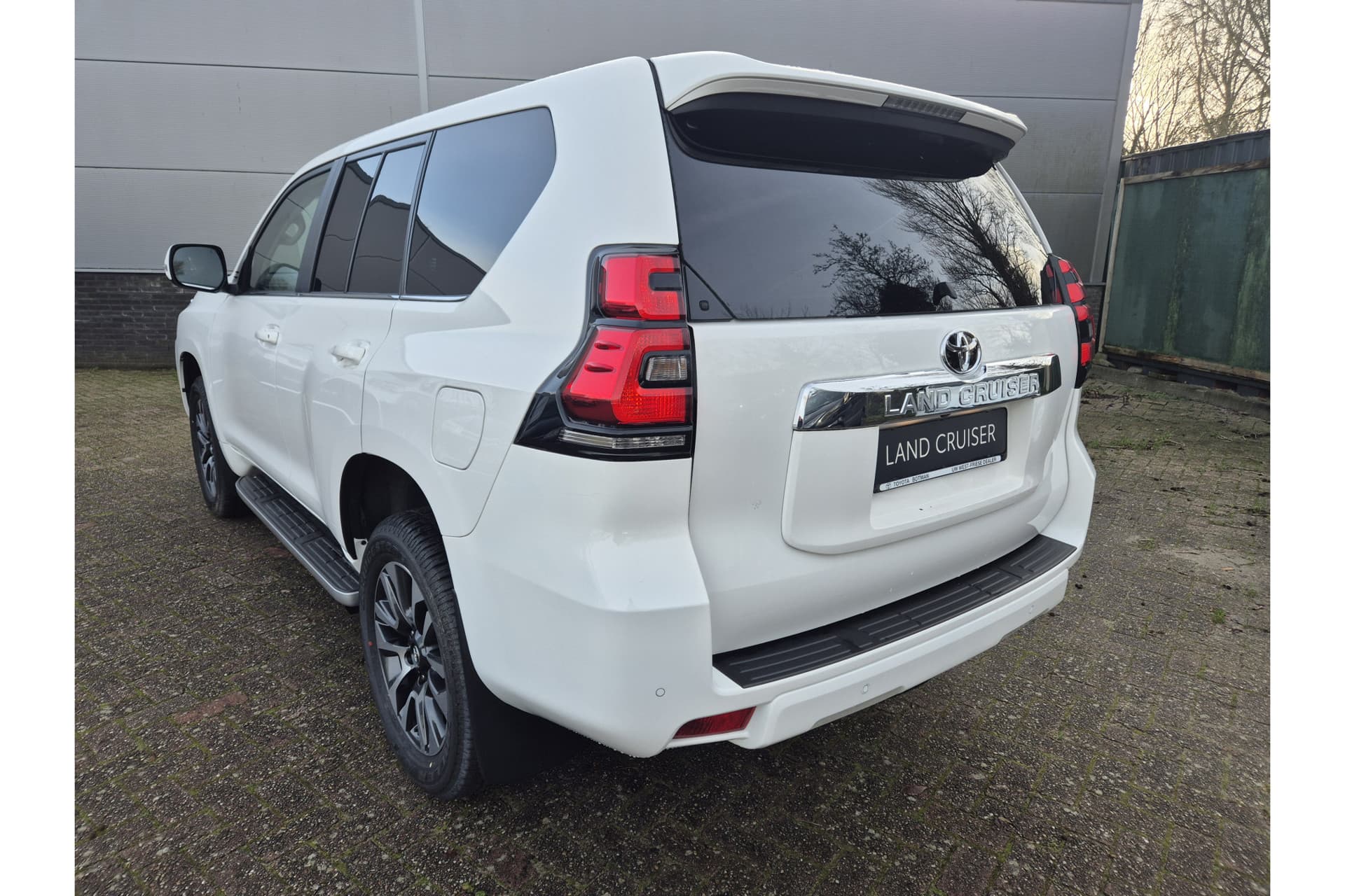 Toyota Land Cruiser 2.8 D-4D-F Professional Window Van thumbnail 20