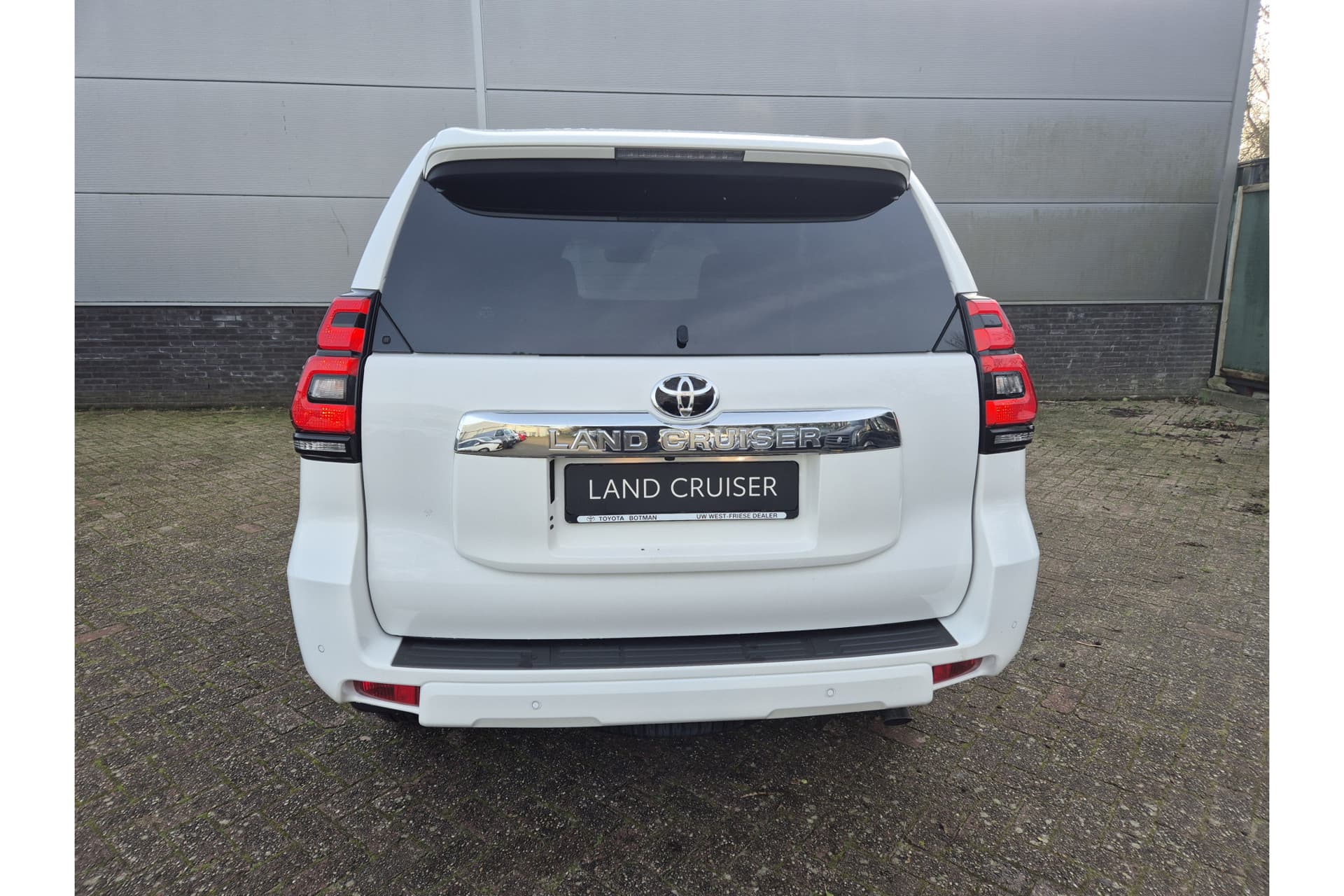 Toyota Land Cruiser 2.8 D-4D-F Professional Window Van thumbnail 6