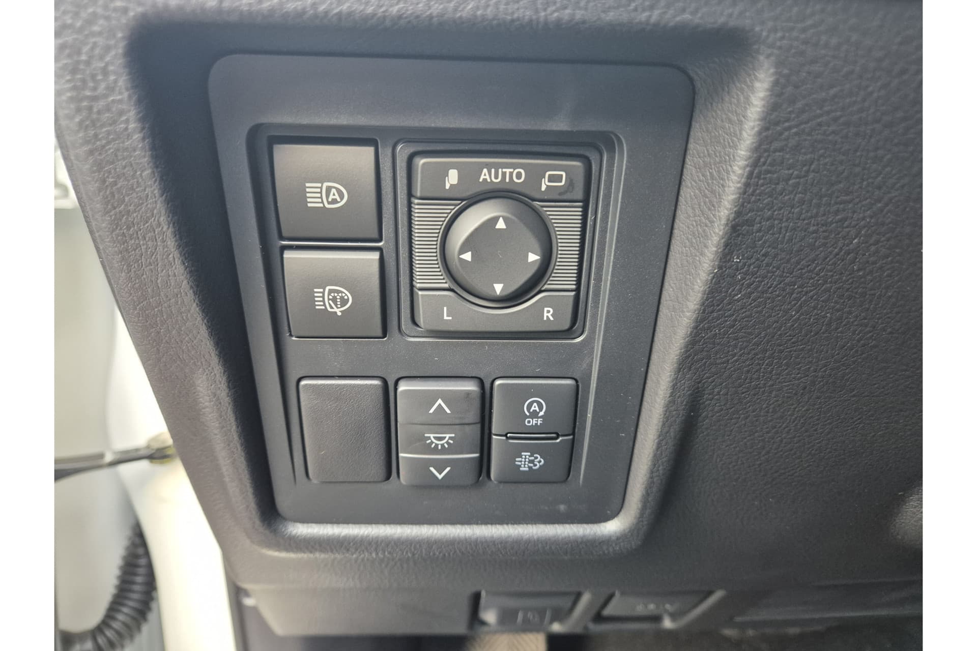 Toyota Land Cruiser 2.8 D-4D-F Professional Window Van thumbnail 7