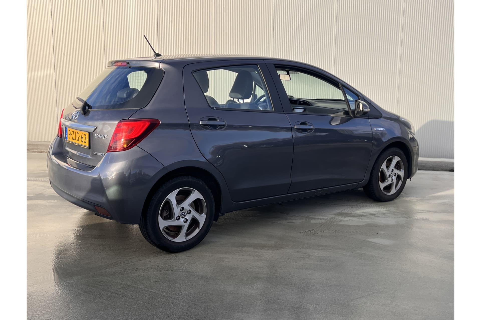 Toyota Yaris 1.5 Hybrid Dynamic thumbnail 4