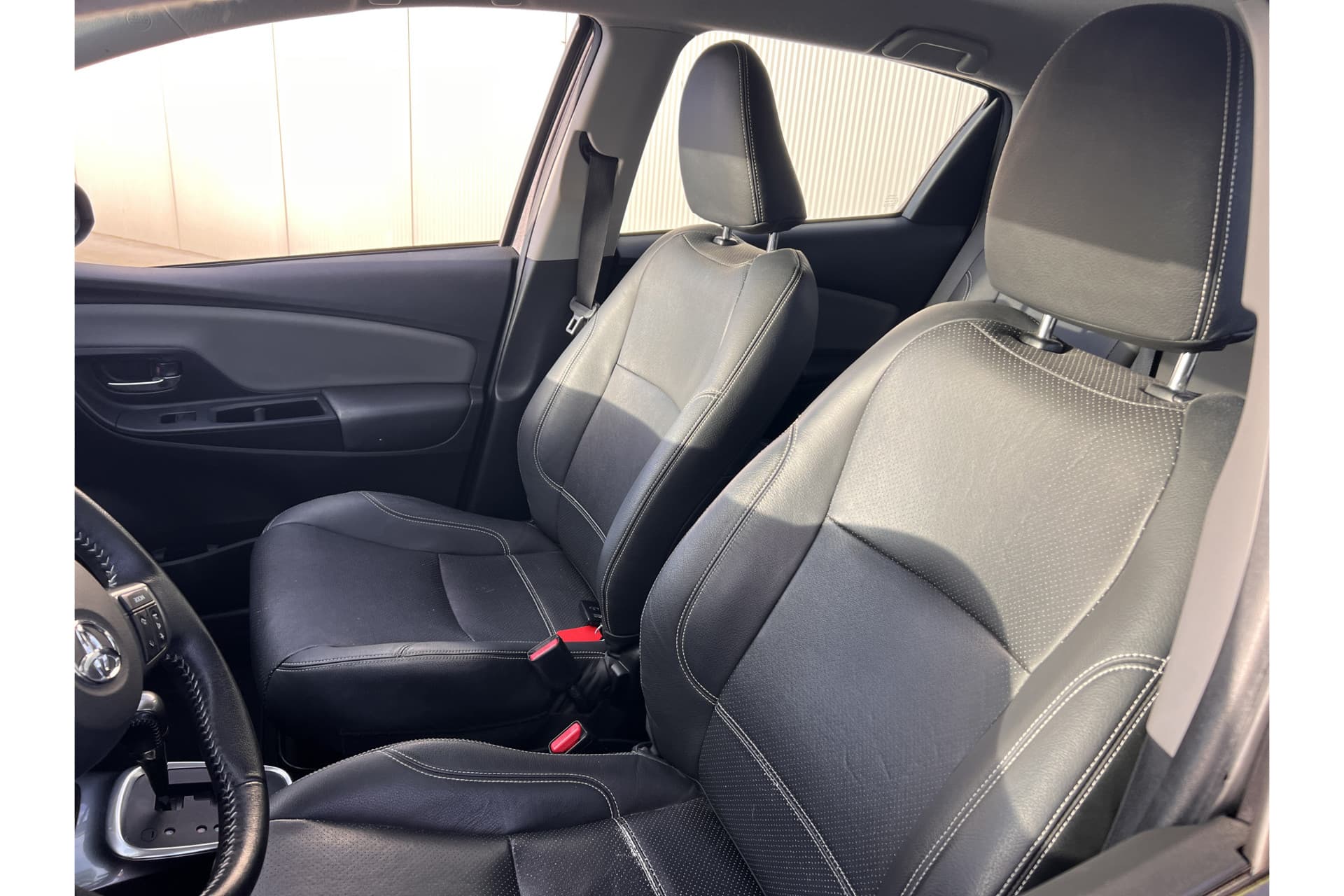 Toyota Yaris 1.5 Hybrid Dynamic thumbnail 5