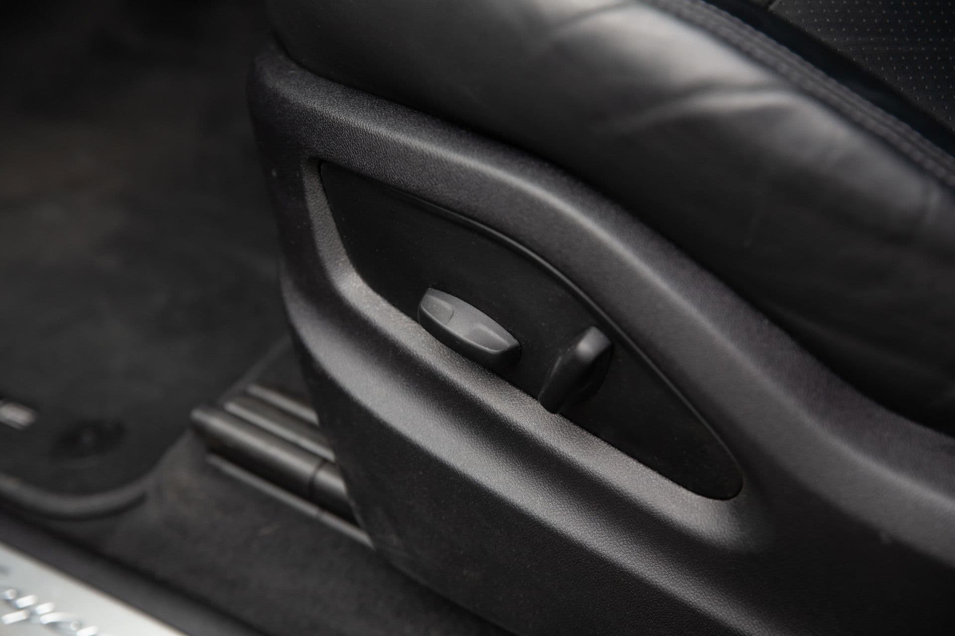 Porsche Cayenne Coupé 3.0 E-Hybrid , Panoramadak, Bijrijdersdisplay, Trekhaak, Sport Design, Origineel NL thumbnail 29