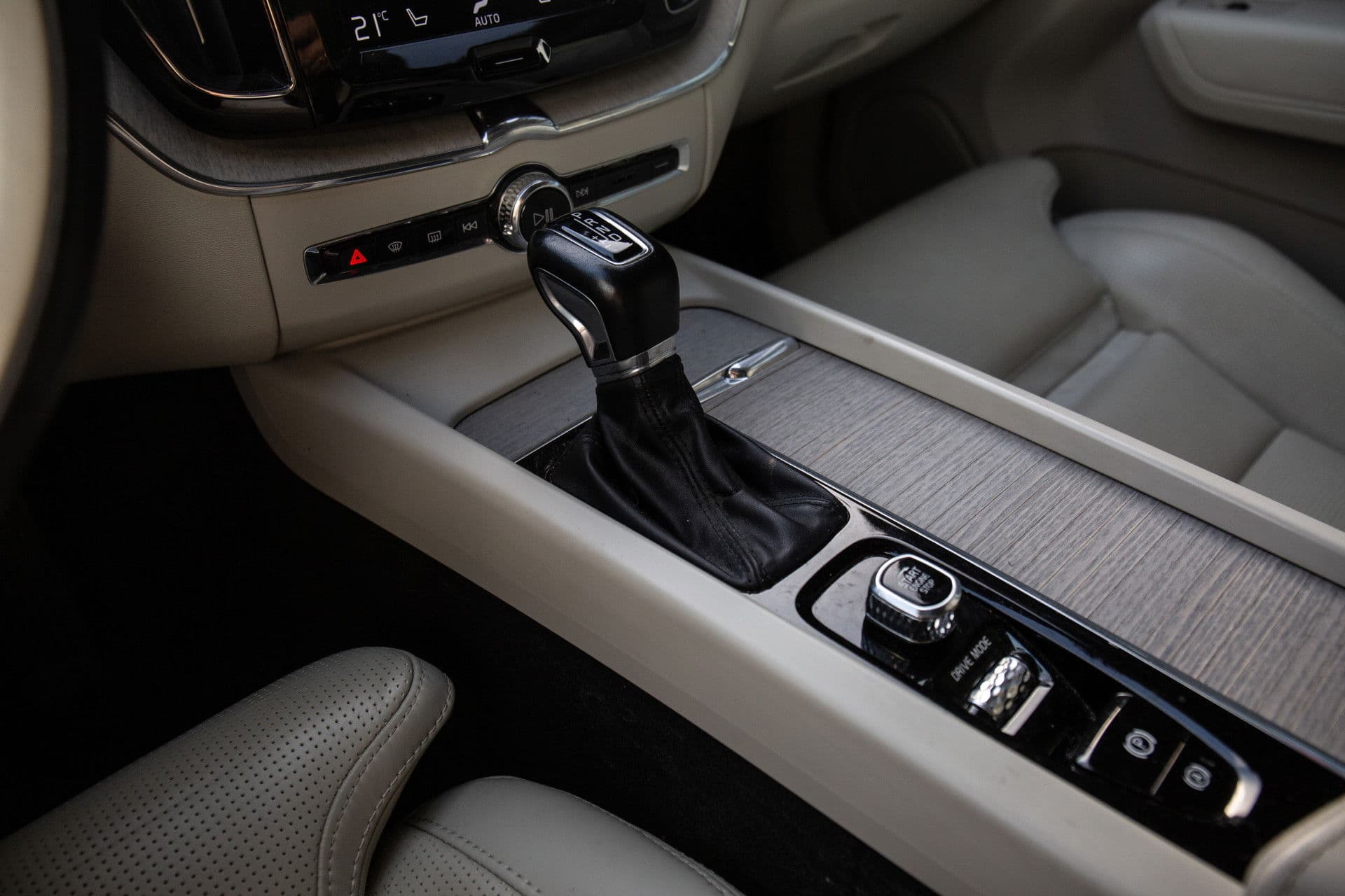 Volvo XC60 2.0 T5 Inscription , Luchtvering, Panoramadak, Trekhaak, Head-up Display, thumbnail 4