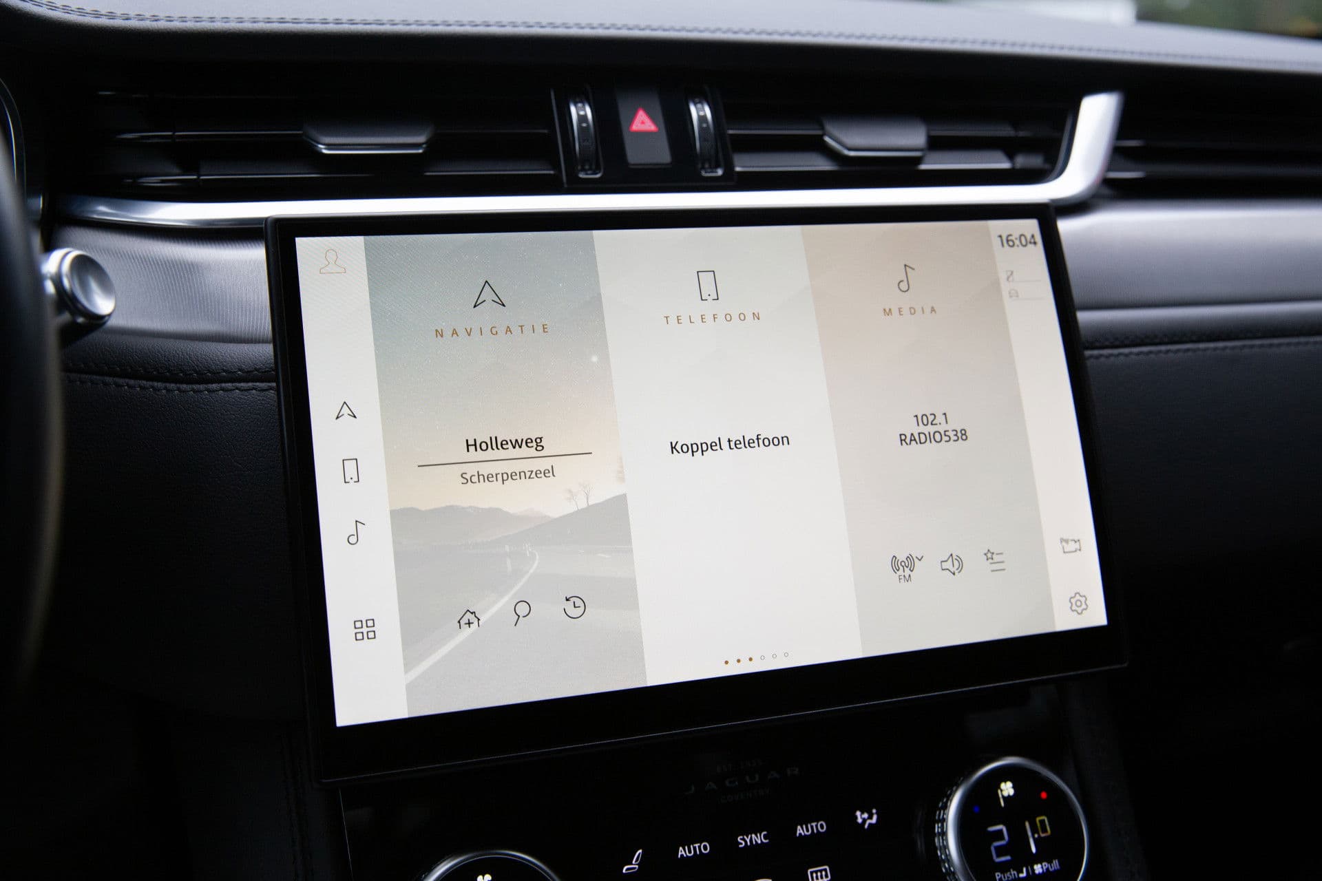 Jaguar F-Pace 2.0 P400e PHEV R-Dynamic SE , Panoramadak, Meridian, Head-up Display thumbnail 13