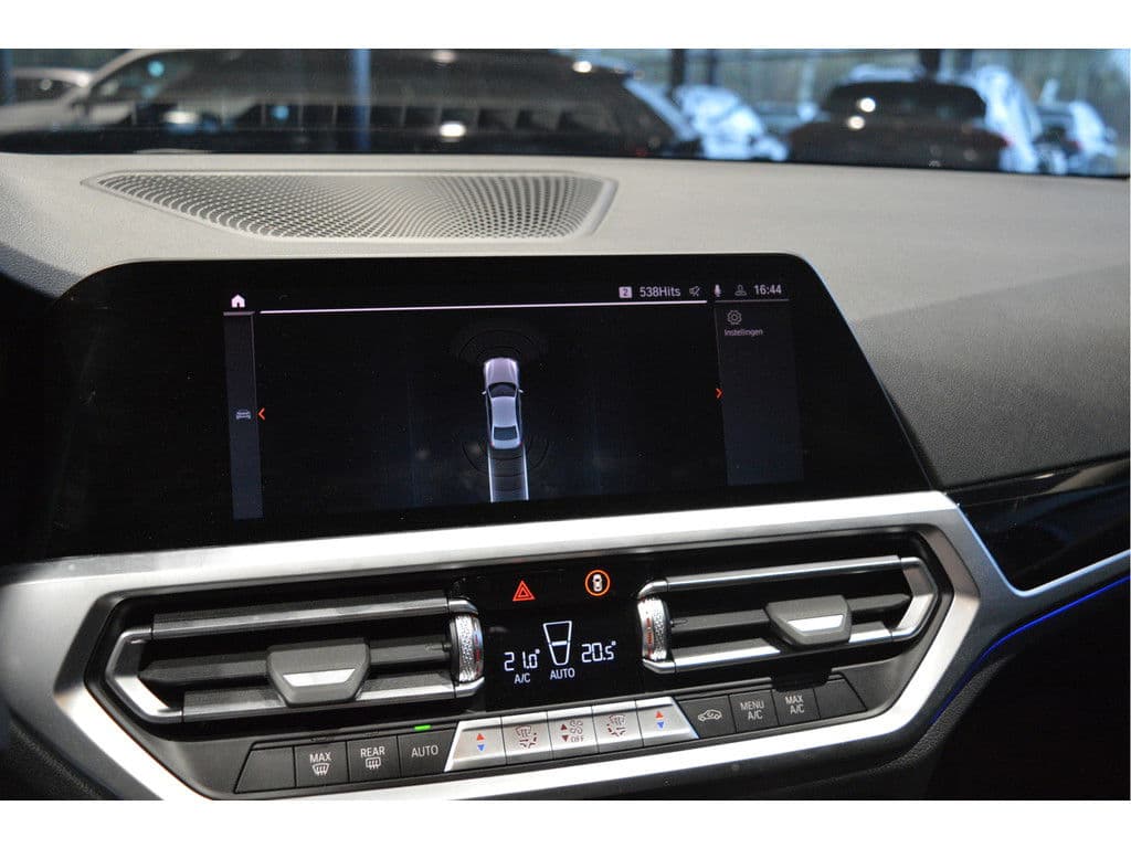 BMW 3 Serie 318i Edition navi clima cruise led pdc trekhaak 157 pk !! thumbnail 17