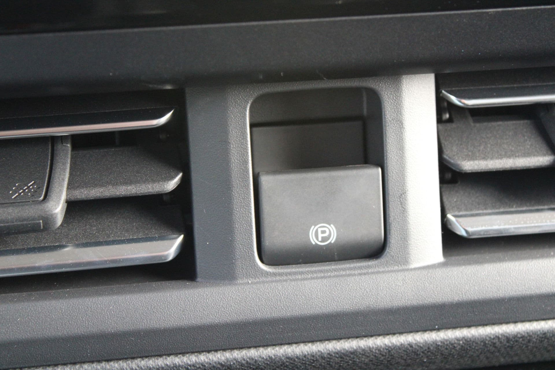 Ford Tourneo Custom 340 2.5 PHEV L2H1 Titanium X 232pk - ACC - Pano - B&O - Elek. schuifdeuren - 360 camera - Elek-Trekhaak - Prijs excl. BTW - Rijklaar thumbnail 35