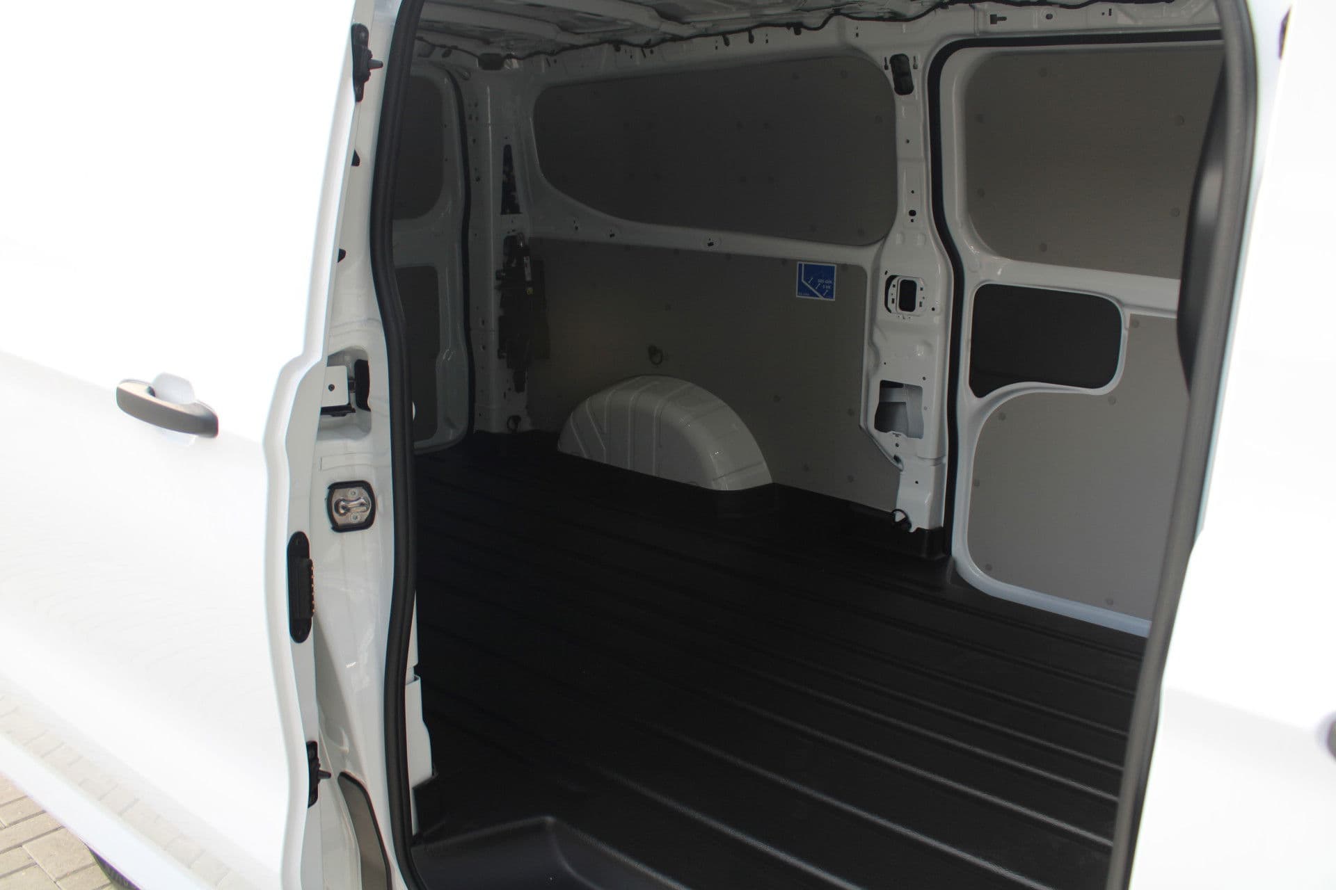 Ford Transit Custom 320 2.5 PHEV L2H1 Trend 232pk - 5 jaar GARANTIE - 2x Schuifdeur - Adaptive Cruise - Blind Spot - Navigatie - Camera - Verwarmd Stuur - Rijklaar thumbnail 12