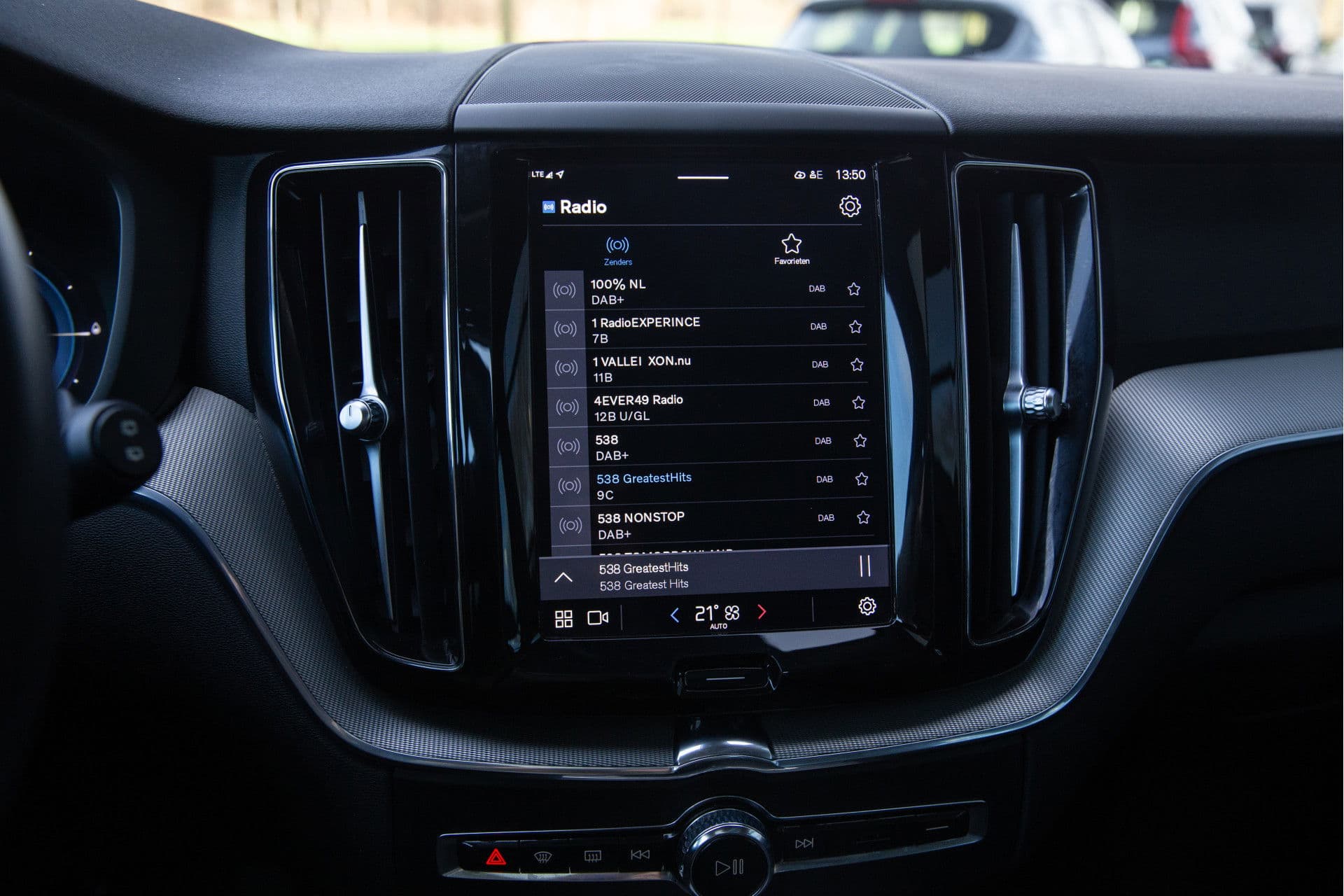 Volvo XC60 2.0 T6 Plug-in hybrid AWD Plus Dark , Panoramadak, Keyless entry, Carplay, thumbnail 16