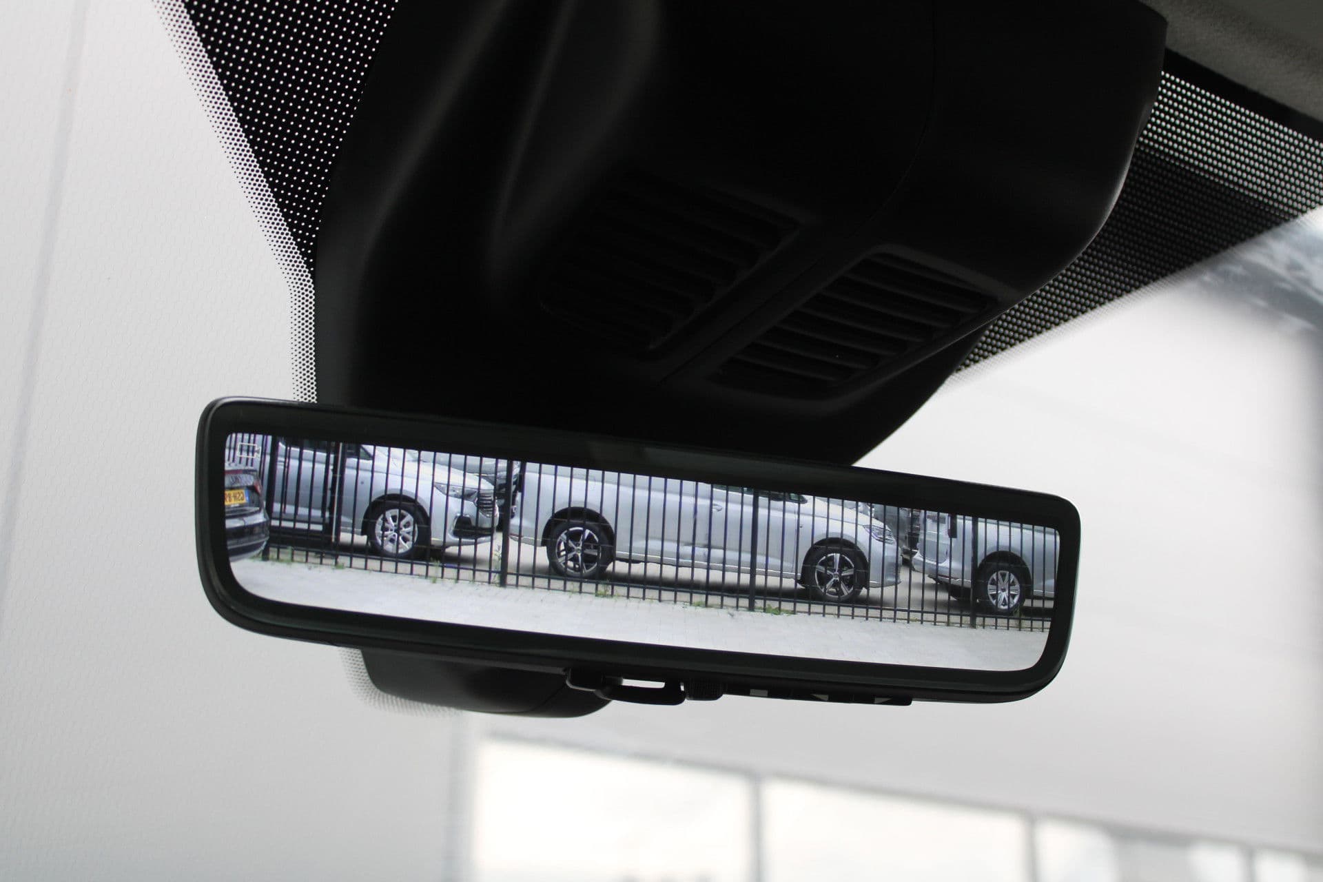 Ford Transit 350 2.0 TDCI L3H2 Limited 165pk - LUCHTVERING - ACC - Blind Spot - 360 camera - Navigatie - Stoel-Stuurverwarming - Trekhaak - Rijklaar thumbnail 16