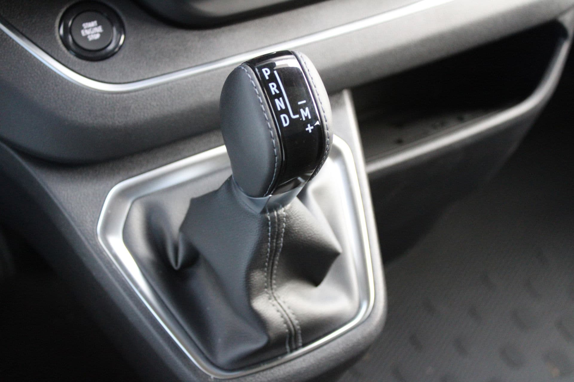 Renault Trafic 2.0 Blue dCi 170pk T29 L2H1 Extra DC - 2x Schuifdeur - Carplay - LED - Blind Spot - Navigatie - Camera - Trekhaak - Stoelverwarming - Rijklaar thumbnail 25