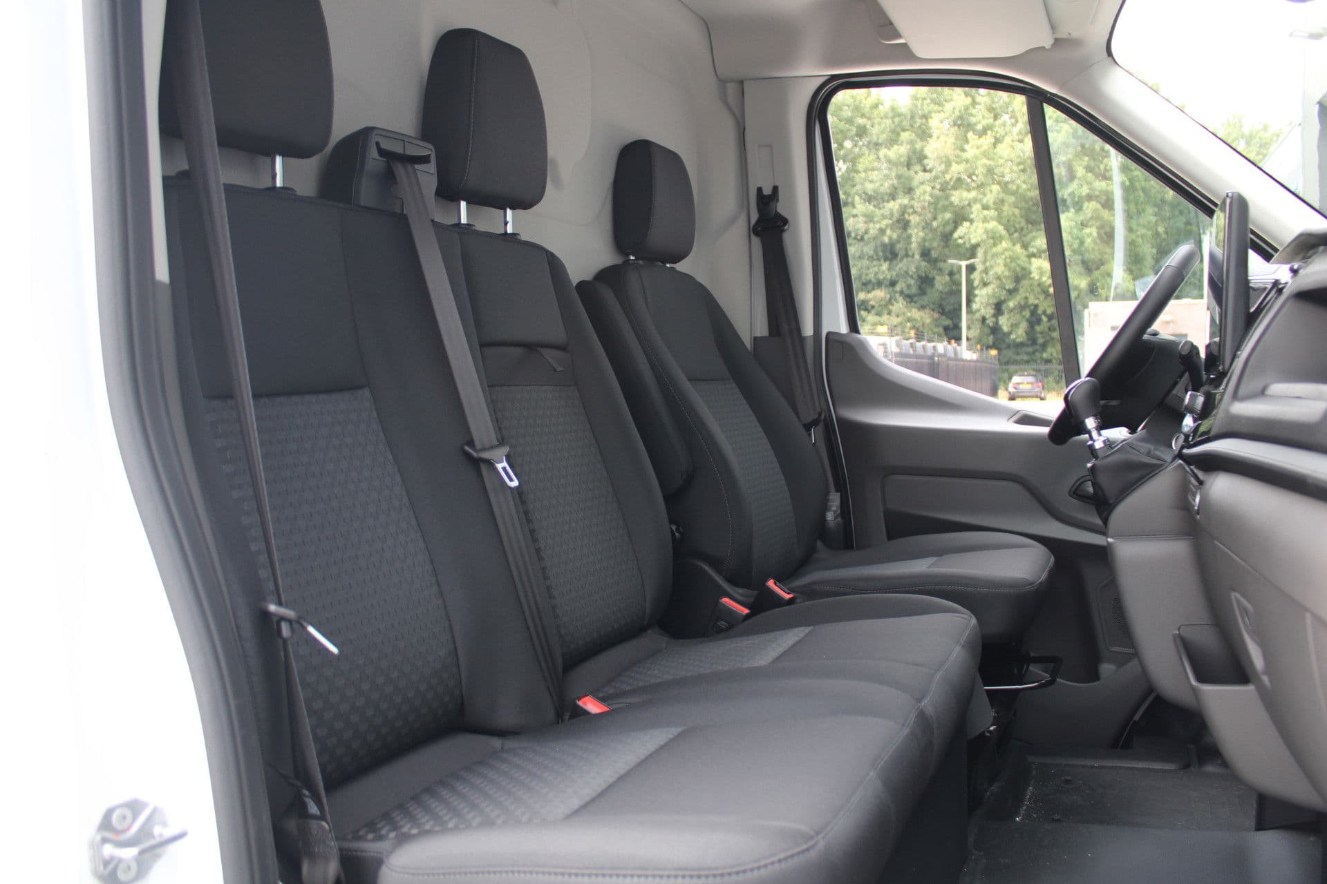 Ford Transit 350 2.0 TDCI L3H2 Trend 165pk - Facelift - 2x Schuifdeur - 360 Camera - Trekhaak - ACC - Stoel & Stoelverwarming - Blind Spot - Navi - 270gr deuren - Rijklaar thumbnail 32