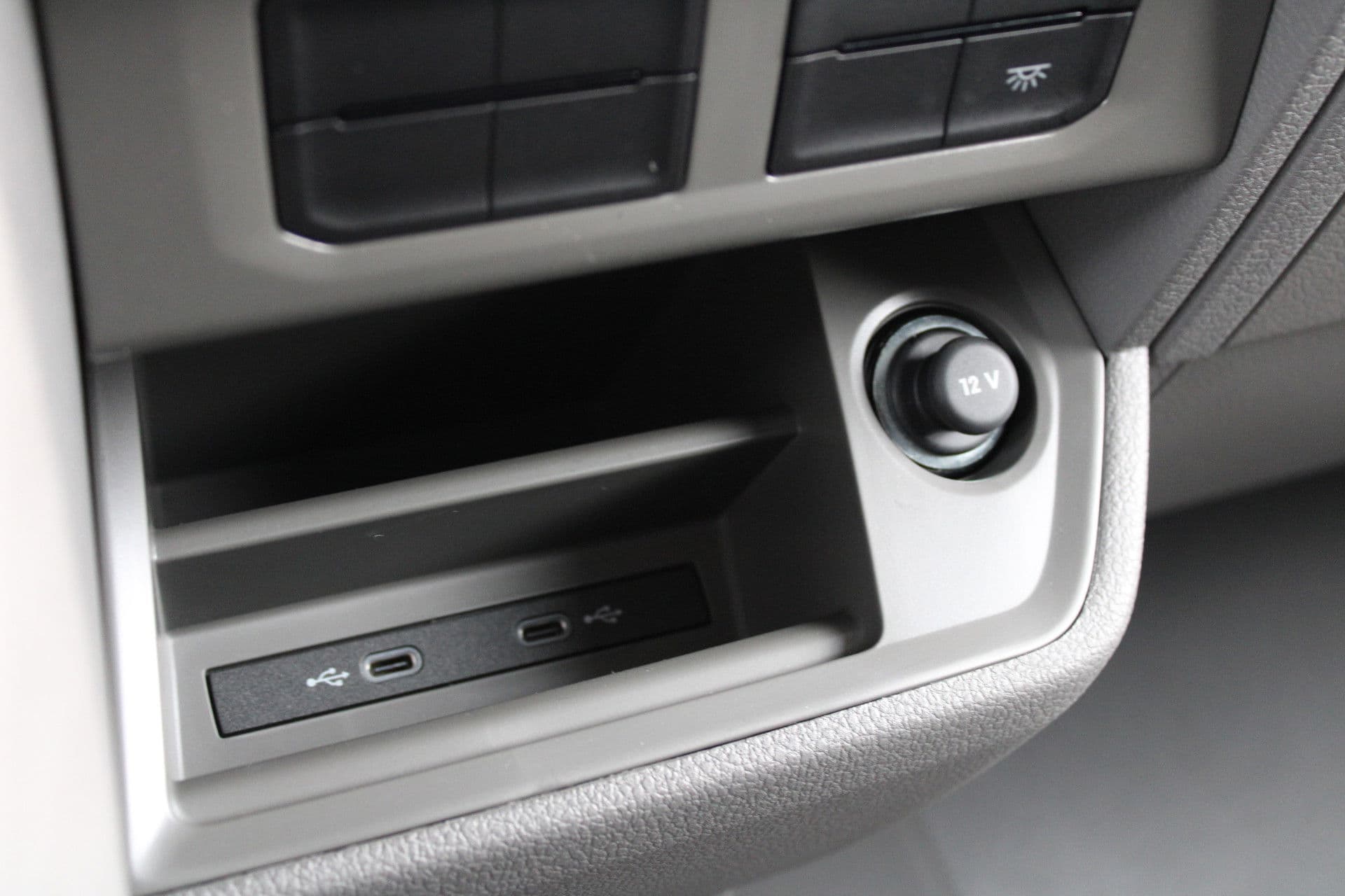 Volkswagen Crafter 30 2.0 TDI L3H3 140pk - Navigatie - DAB - Geveerde Stoel - Camera - Carplay - Rijklaar thumbnail 39