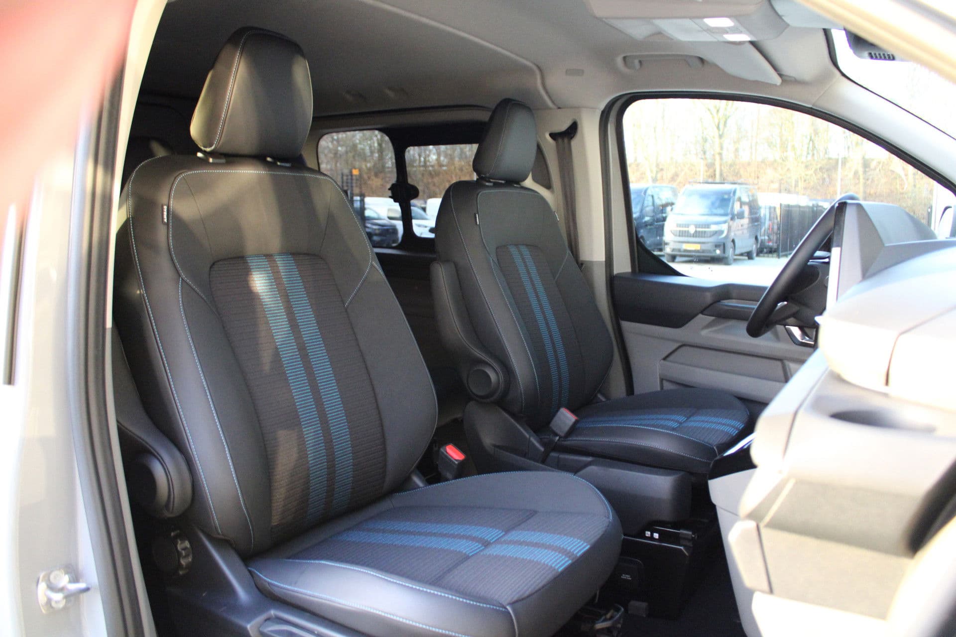 Ford Transit Custom 320 2.5 PHEV L1H1 Sport DC 232pk - 2x Schuif - 360 Camera - ACC - Keyless - Stoel/Stuurverwarming - Blindspot - Incl BPM - Rijklaar thumbnail 15