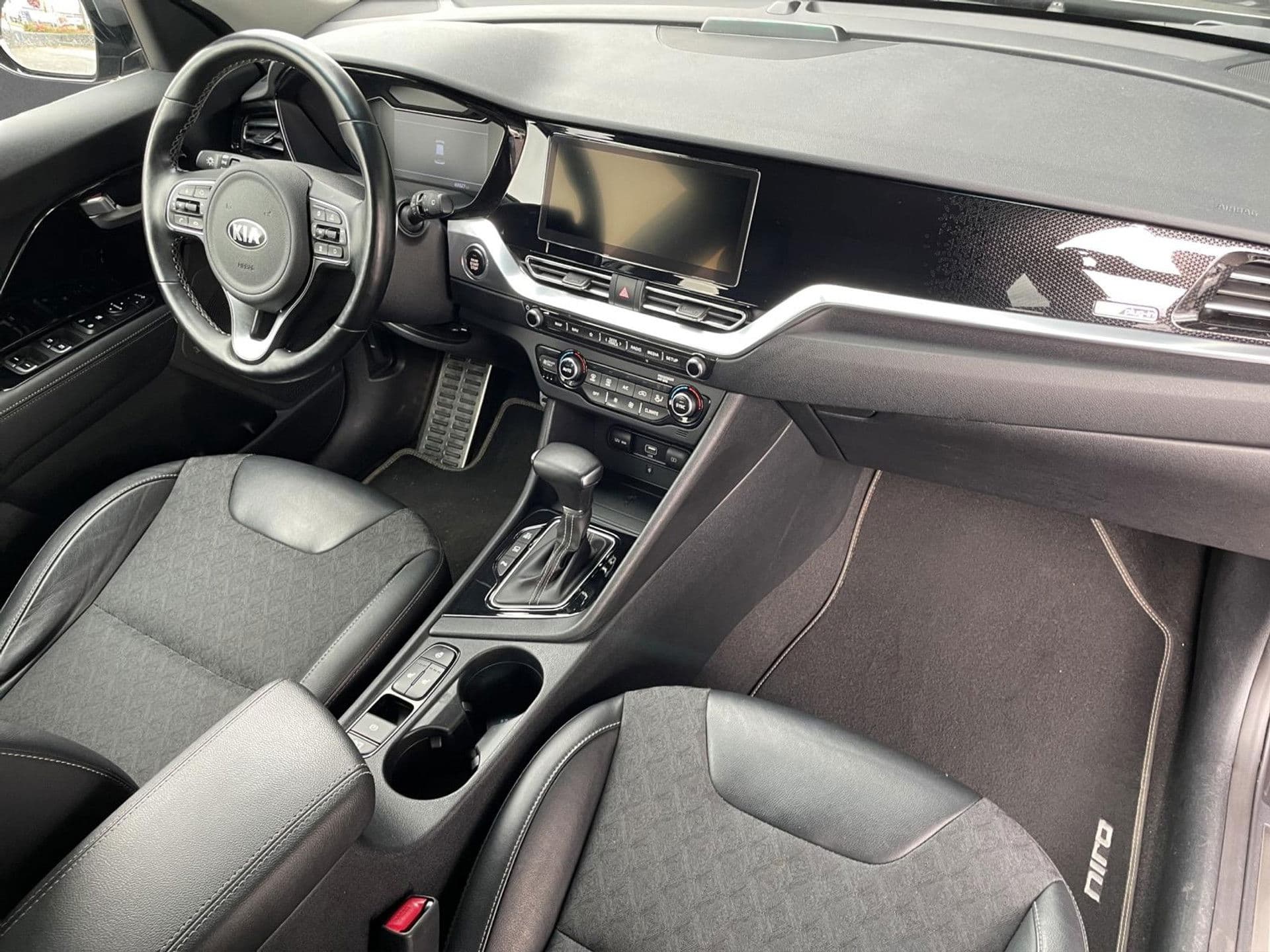 Kia Niro 1.6 GDi PHEV DynamicPlusLine | JBL | Winterpakket | Leder | thumbnail 2