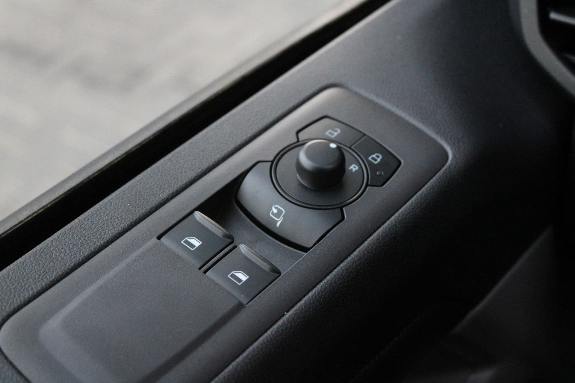 Ford Transit Custom 320 2.5 PHEV L2H1 Trend 232pk - 5 jaar GARANTIE - 2x Schuifdeur - Adaptive Cruise - Blind Spot - Navigatie - Camera - Verwarmd Stuur - Rijklaar thumbnail 21