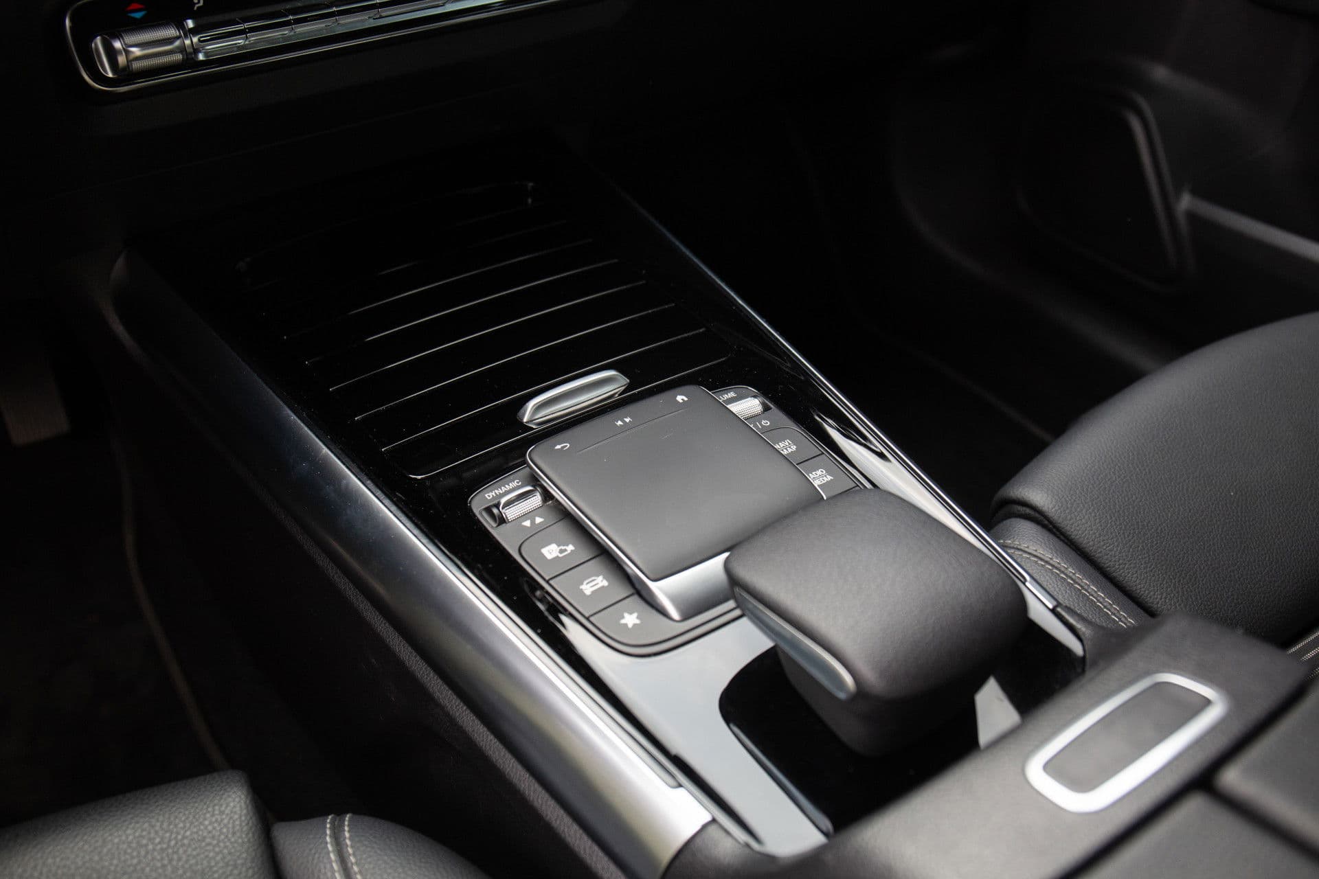 Mercedes-Benz GLA 200 AMG Line , Achteruitrijcamera, Stoelverwarming, Elek. achterklep thumbnail 12