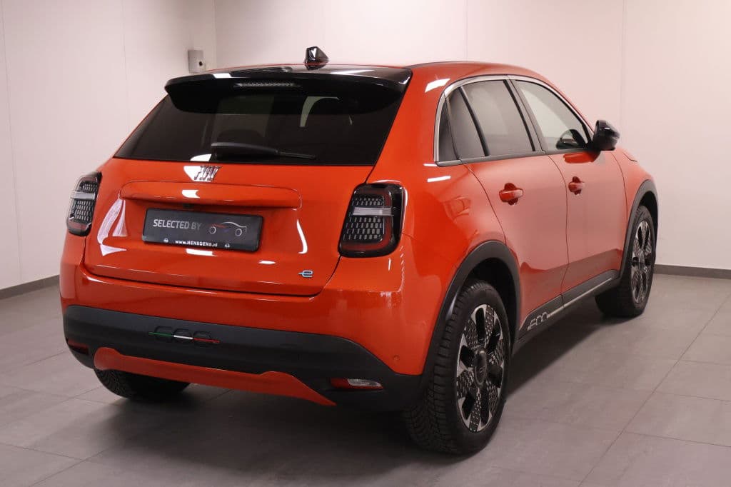 Fiat 600E La Prima 54 kWh thumbnail 3