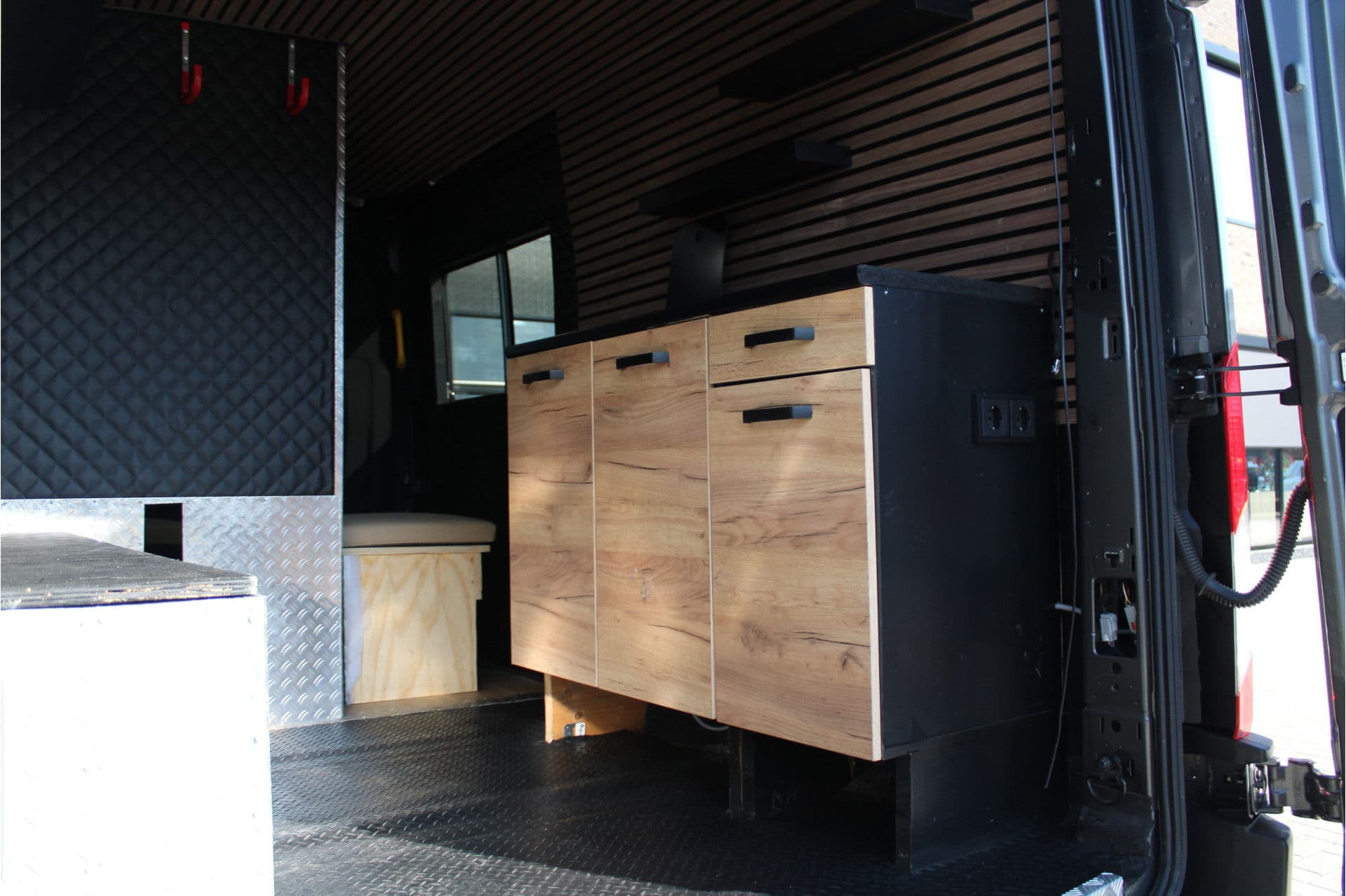 Ford Transit 350 2.0 TDCI L3H2 Trend 130pk - Camper/Grijs Kenteken - Blind Spot - ACC - Trekhaak - Stoelverwarming - Luifel - Rijklaar thumbnail 13