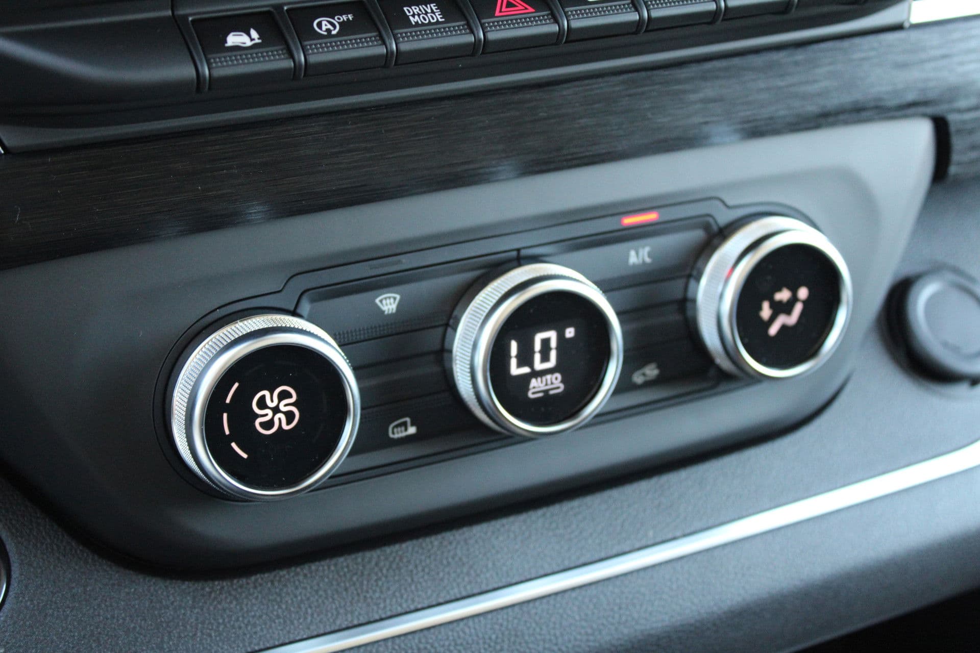 Renault Trafic 2.0 Blue dCi 170pk T29 L2H1 Extra DC - 2x Schuifdeur - Carplay - LED - Blind Spot - Navigatie - Camera - Trekhaak - Stoelverwarming - Rijklaar thumbnail 32