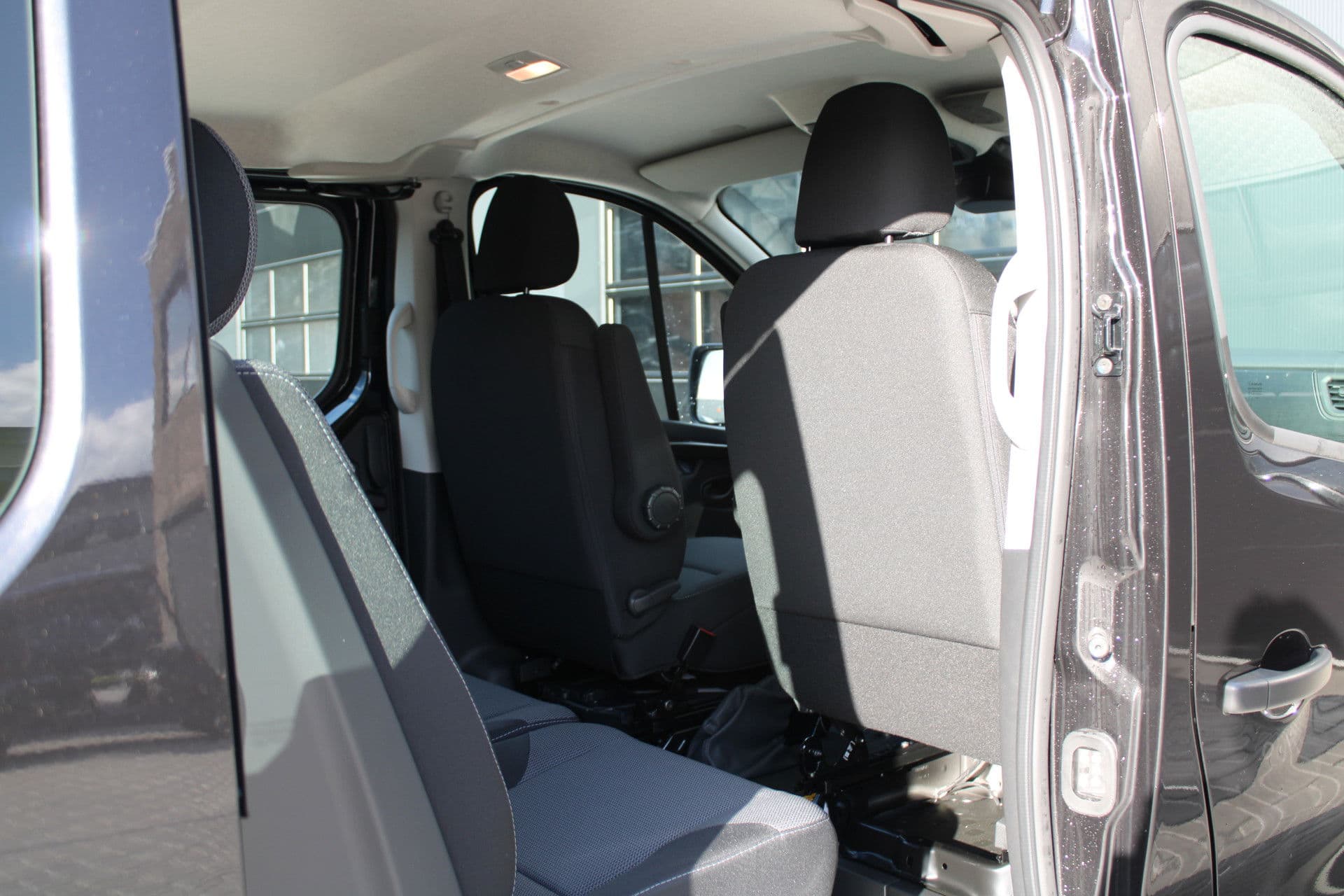 Renault Trafic 2.0 Blue dCi 130pk T29 L2H1 Advance Dubbele Cabine - Carplay - Android - 2x Schuifdeur - Passagiersstoel - Camera - LED - Rijklaar thumbnail 38