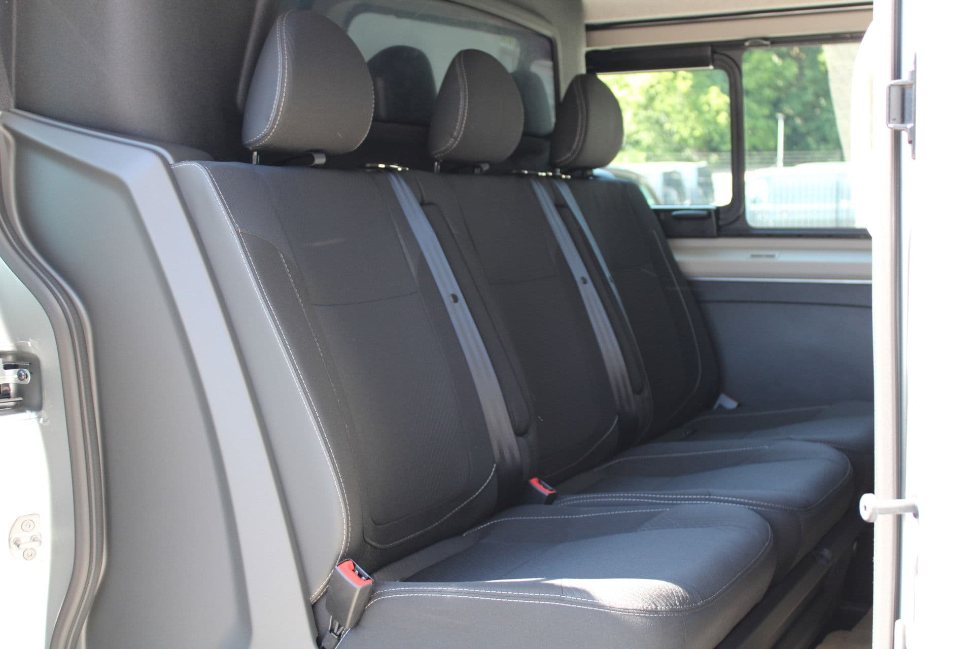 Renault Trafic 2.0 Blue dCi 170pk T29 L2H1 Extra DC - 2x Schuifdeur - Carplay - LED - Blind Spot - Navigatie - Camera - Trekhaak - Stoelverwarming - Rijklaar thumbnail 13