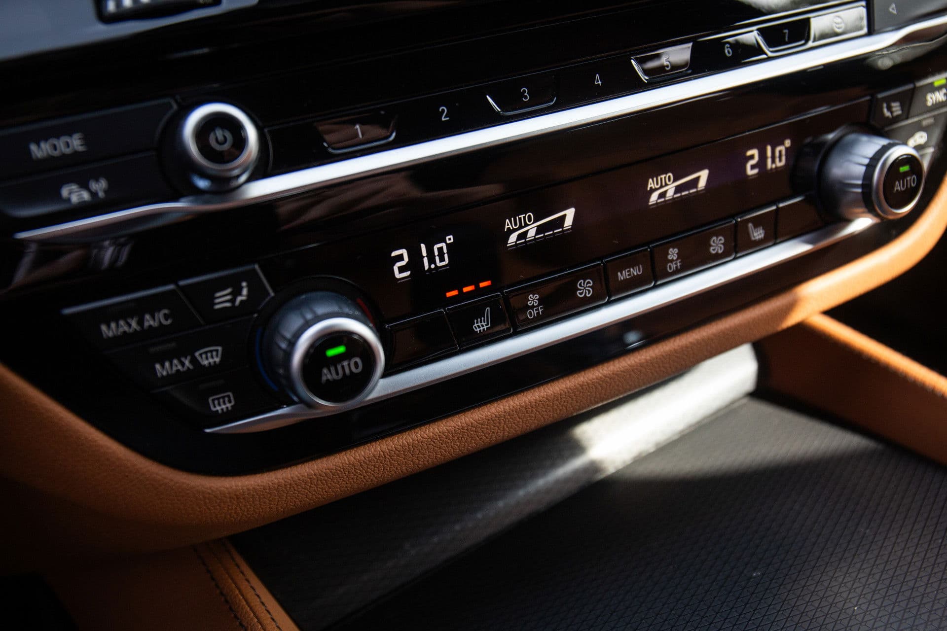 BMW 5 Serie Touring 530e M-Sport , Shadowline, Adaptive Cruise, Trekhaak, Leder, SOH 91% thumbnail 27