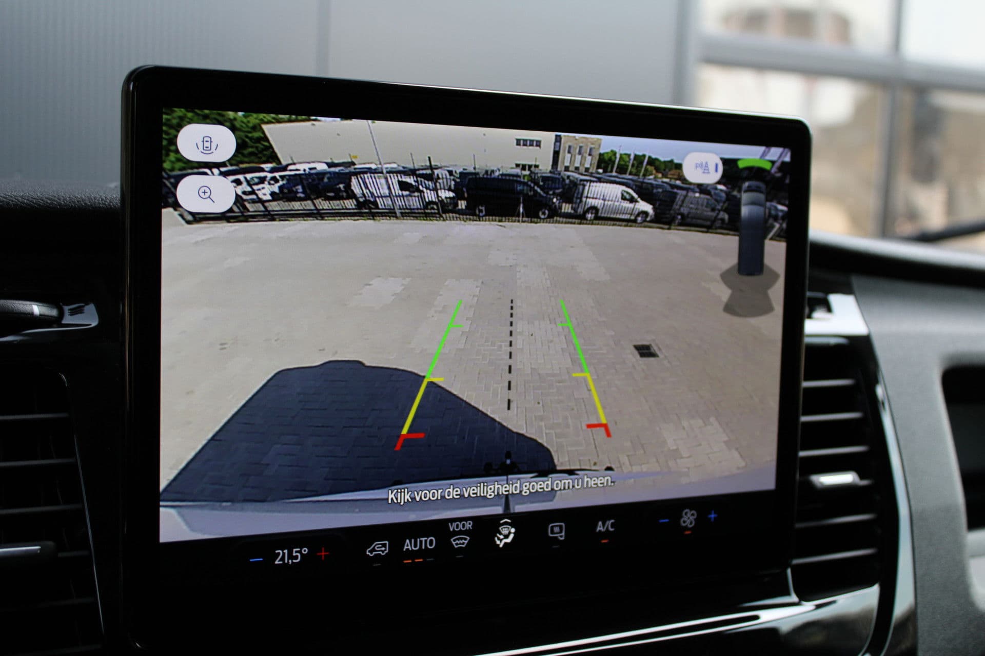 Ford Transit 350 2.0 TDCI L3H2 Trend 130pk Trend - Navigatie - Blind Spot - Adaptive cruise - Camera - 270gr deuren - Trekhaak - Rijklaar thumbnail 20