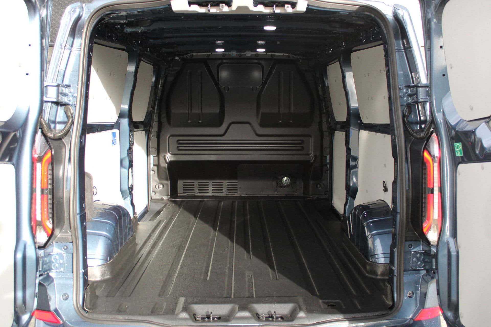 Ford E-Transit Custom 340 L2H1 Limited 65 kWh 218pk - 2x Schuif - LED - 360 Camera - B&O - ACC - Navi - Stoel/Stuurverwarming - Rijklaar thumbnail 12