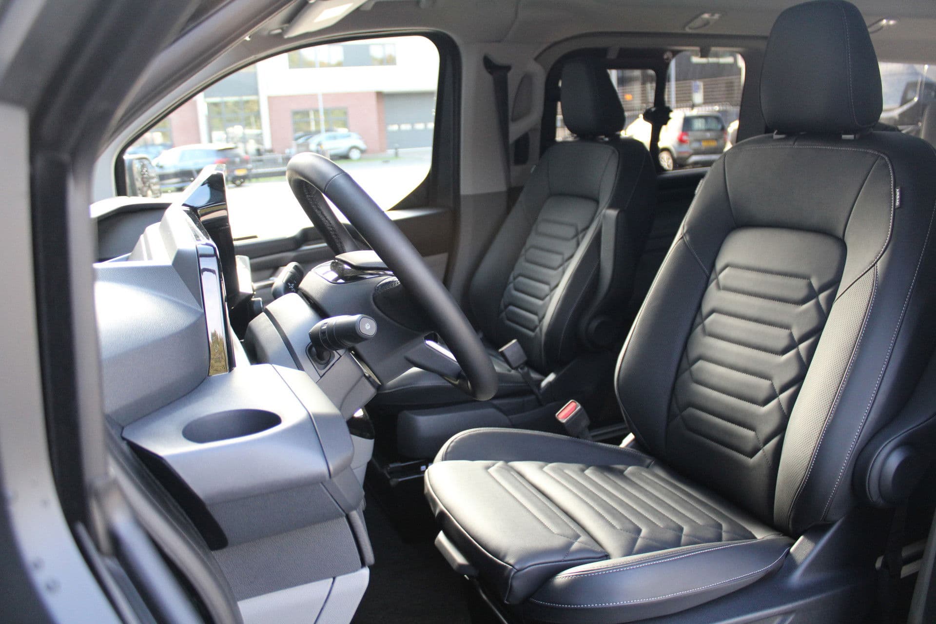 Ford Tourneo Custom 340 2.5 PHEV L2H1 Titanium X 232pk - ACC - Pano - B&O - Elek. schuifdeuren - 360 camera - Elek-Trekhaak - Prijs excl. BTW - Rijklaar thumbnail 16