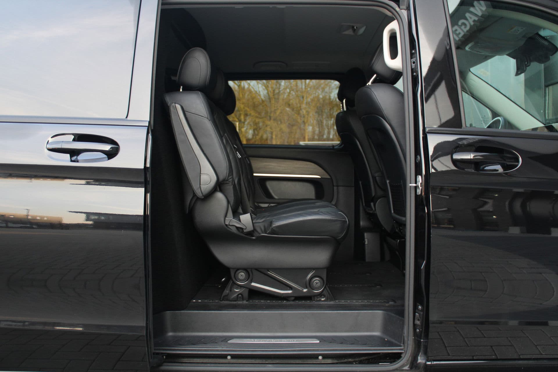 Mercedes-Benz V-Klasse 300d - Avantgarde - DC - 4-matic - 360 Cam - Multibeam - Elektrische schuifdeuren - Digitale spiegel - Volle auto - Rijklaar thumbnail 12