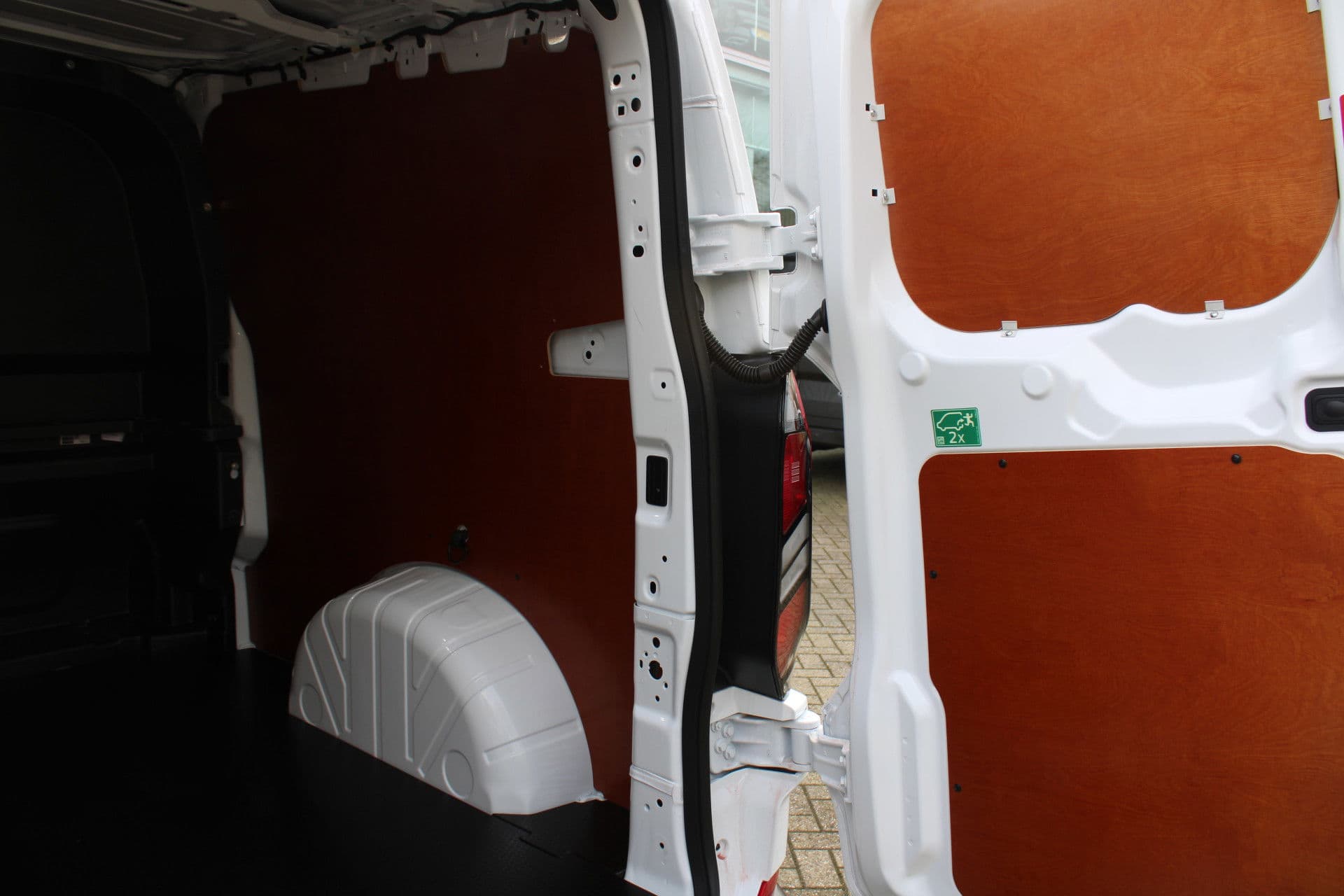 Ford Transit Custom 320 2.0 TDCI L2H1 Trend DC 136pk - Raptor Grill - Styling Pack - LM velgen - Betimmering - Camera - Trekhaak - LED koplampen - Rijklaar thumbnail 31