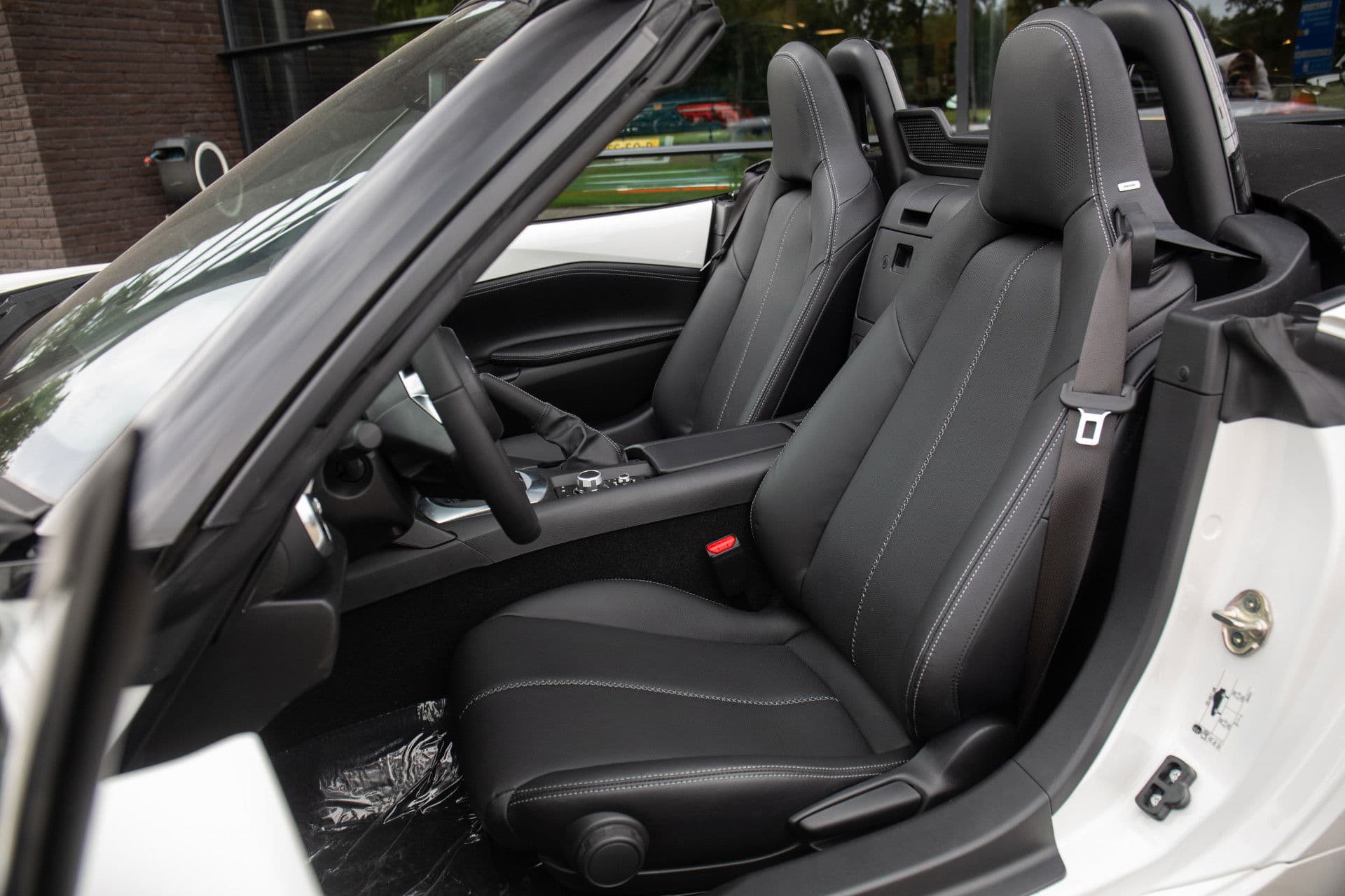 Mazda MX-5 2.0 SkyActiv-G 184 Exclusive Line , Carplay, Achteruitrijcamera, Stoelverwarming, Keyless thumbnail 4