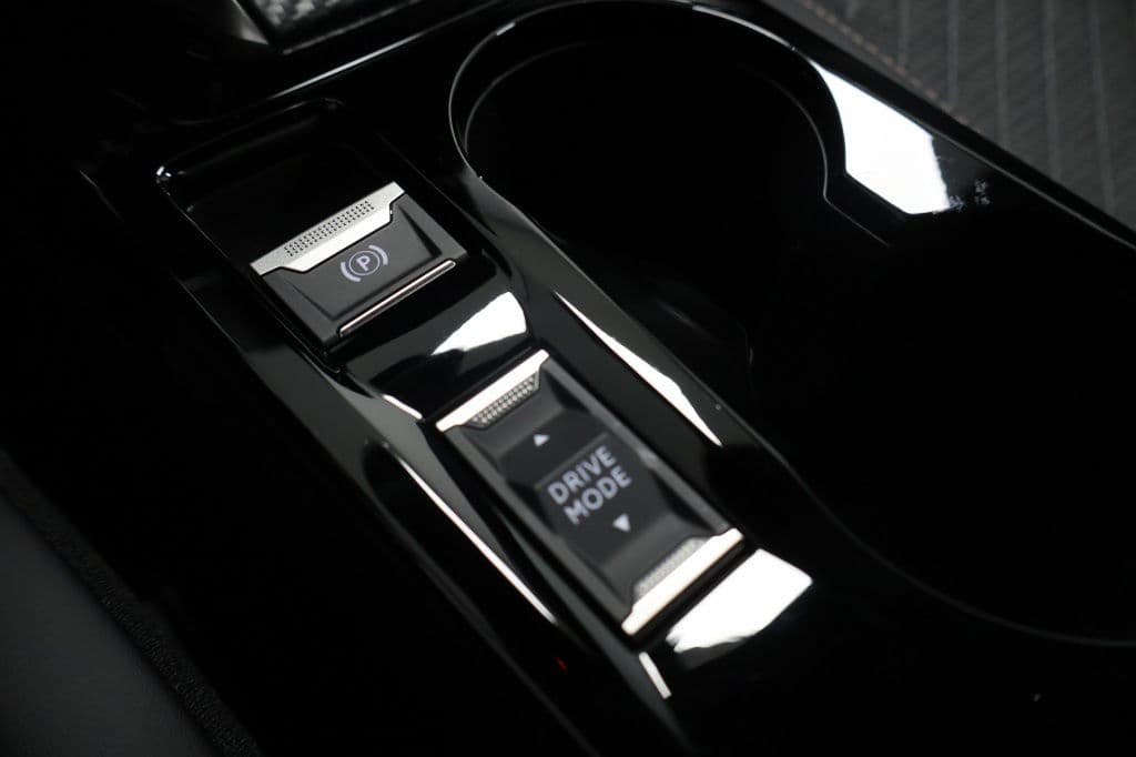 Peugeot 2008 1.2 Hybride 145 Allure | 360 Camera | Luxe thumbnail 16