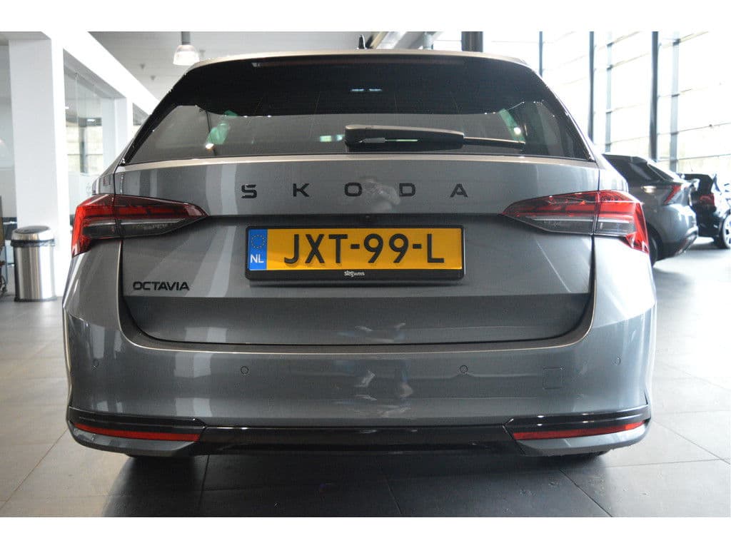 Škoda Octavia Combi 2.0 TDI Sportline navi camera led trekhaak 150 pk !! thumbnail 5